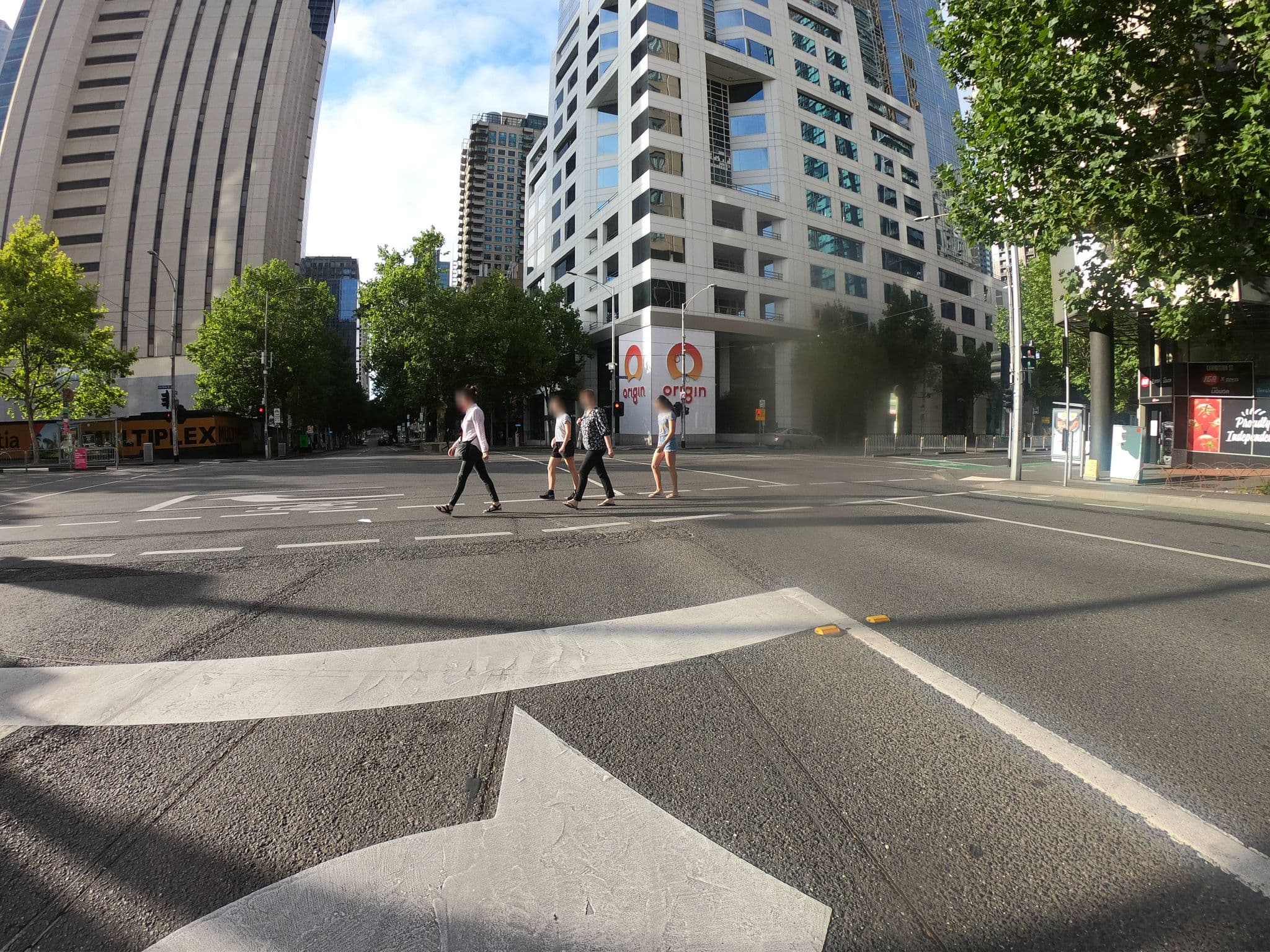 Street view near Mantra on the Park, Melbourne City Centre — © eneerhut (CC BY-SA · Mapillary)