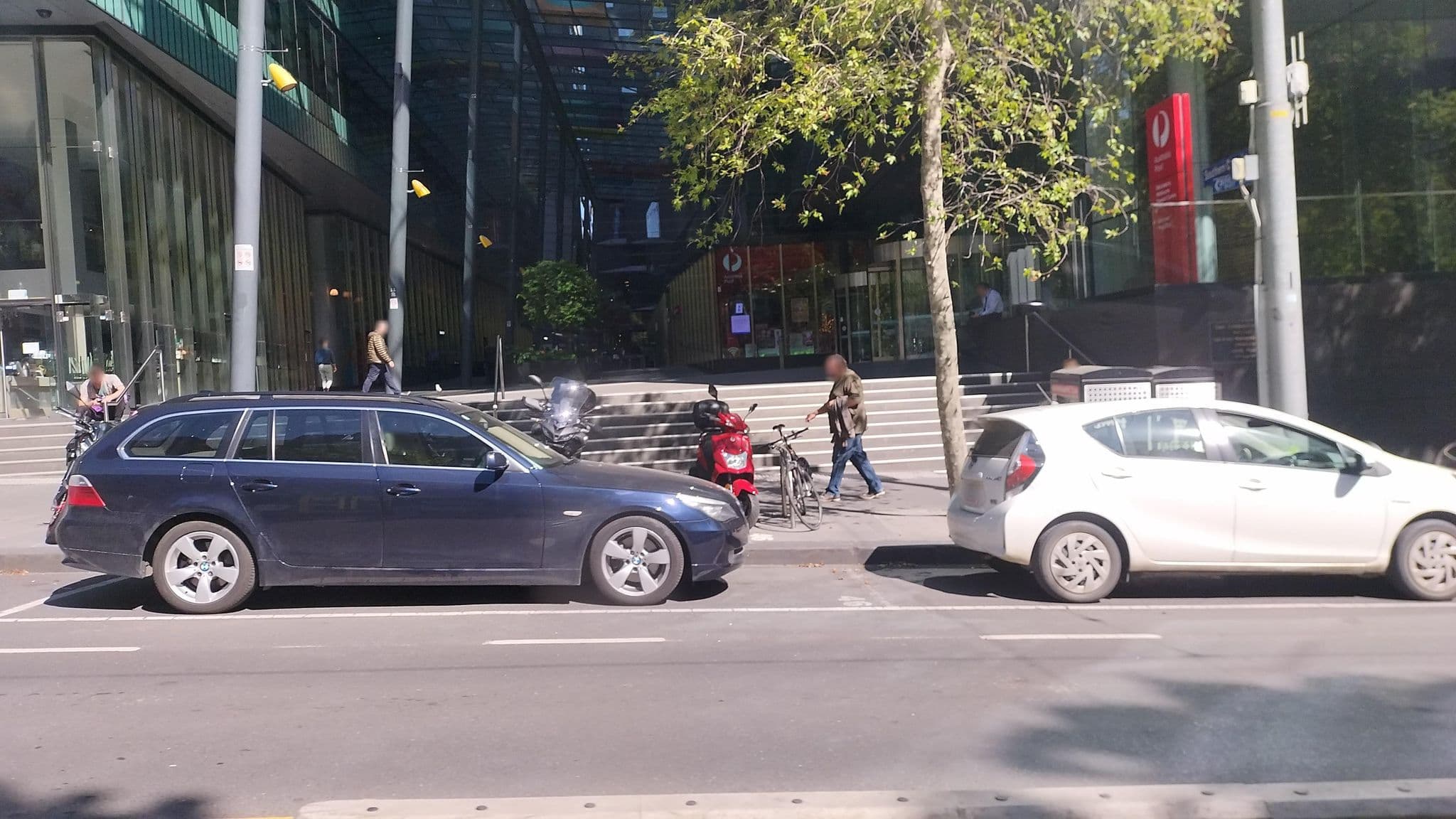 Street view near Citatides Apartments, Melbourne City Centre — © skillsy (CC BY-SA · Mapillary)