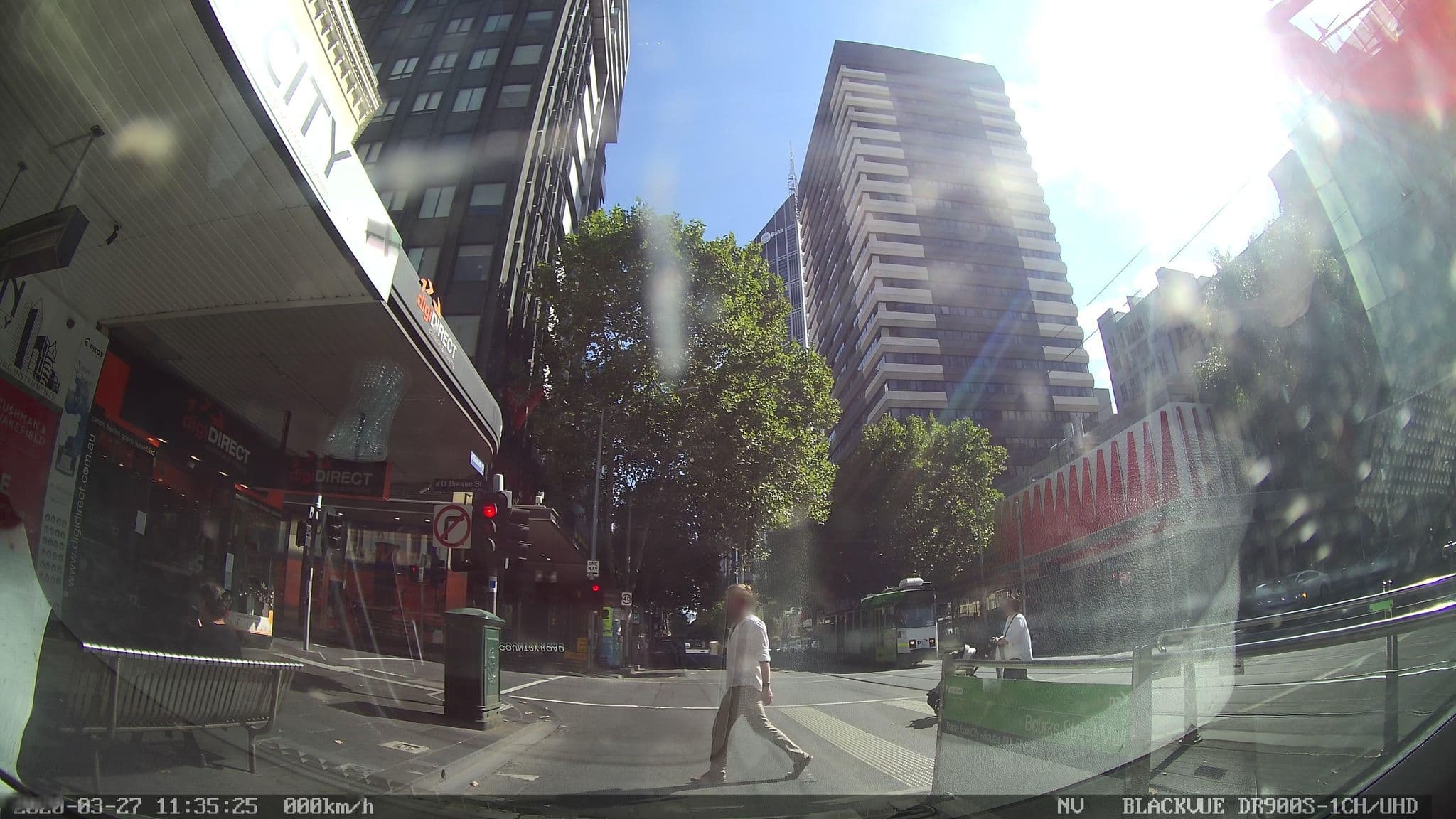 Street view near Room 15-23, Melbourne — © eneerhut (CC BY-SA · Mapillary)