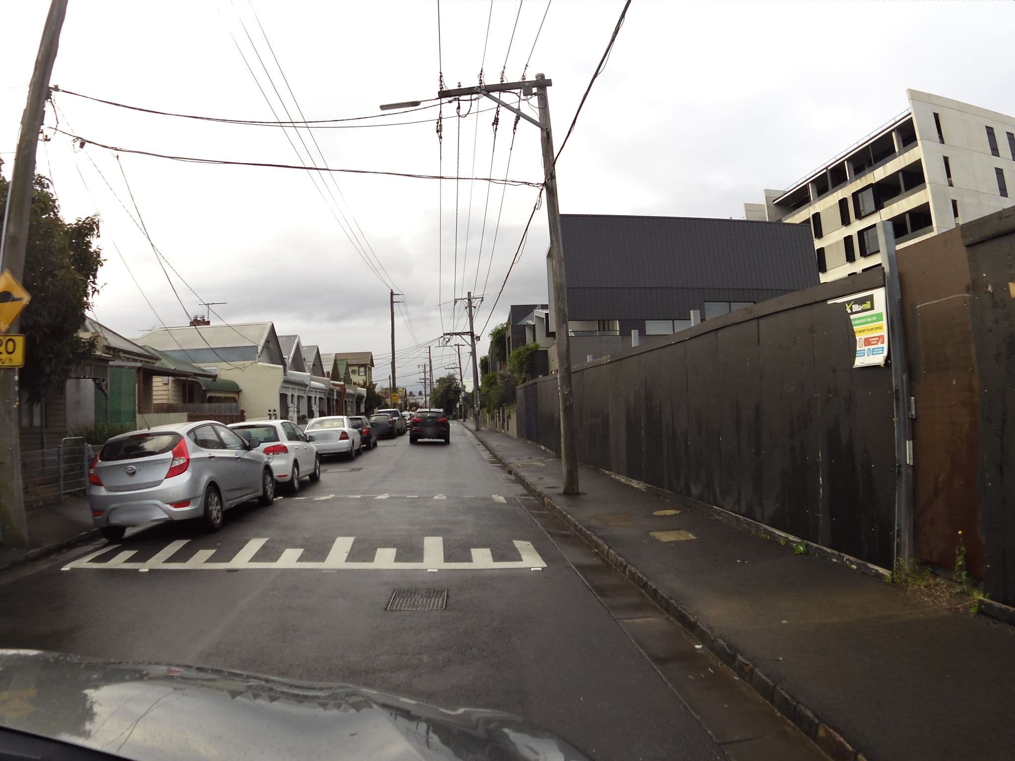 Street view near Le Mond, Richmond — © skillsy (CC BY-SA · Mapillary)