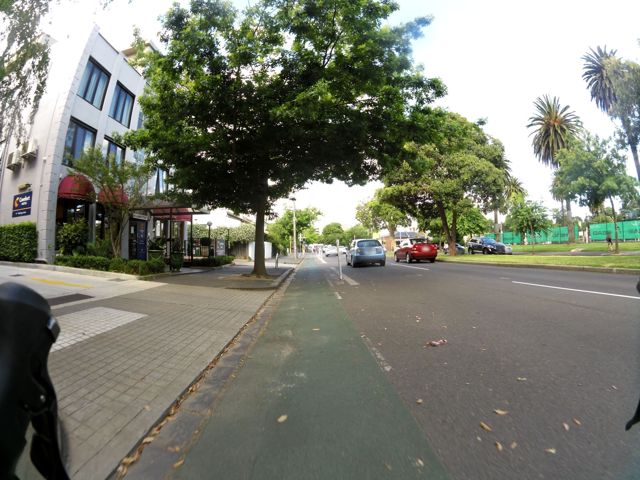 Street view near Eastern Townhouse, East Melbourne — © skillsy (CC BY-SA · Mapillary)