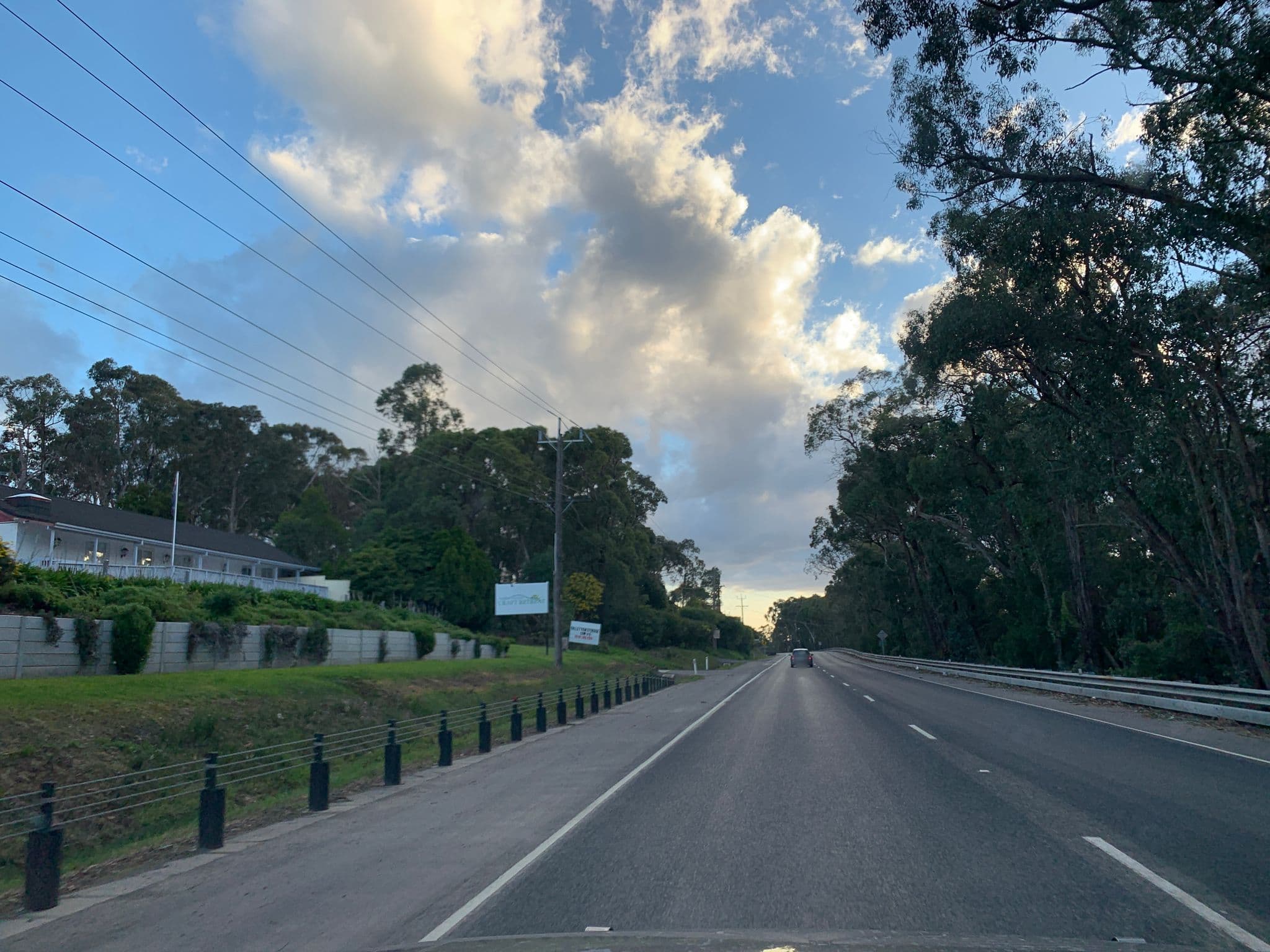 Street view near Yarra Valley Craft Retreat, Launching Place — © hakk (CC BY-SA · Mapillary)
