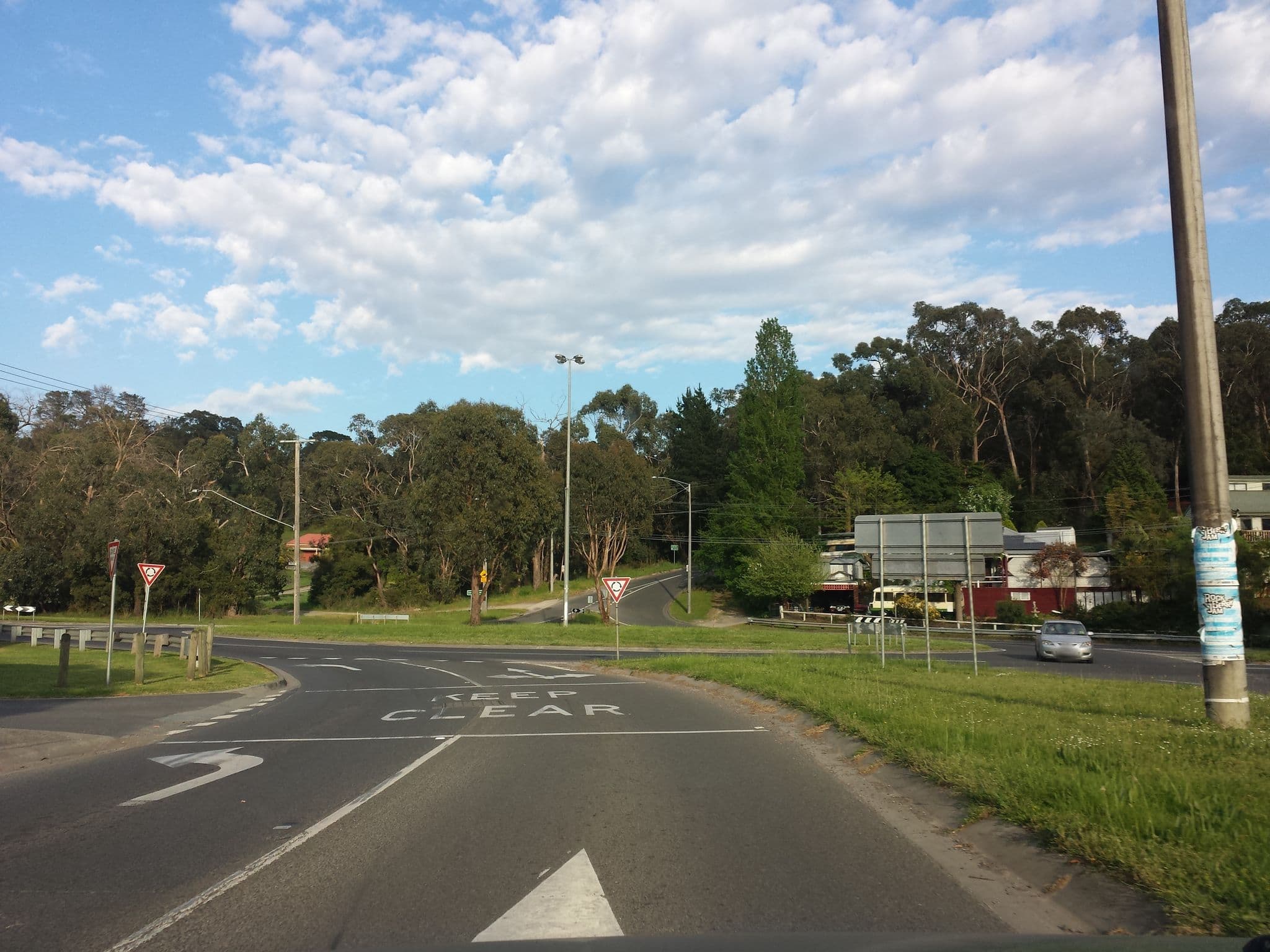 Street view near Quality Inn York on Lilydale Rs Mount Evelyn, Kalorama — © stev391 (CC BY-SA · Mapillary)