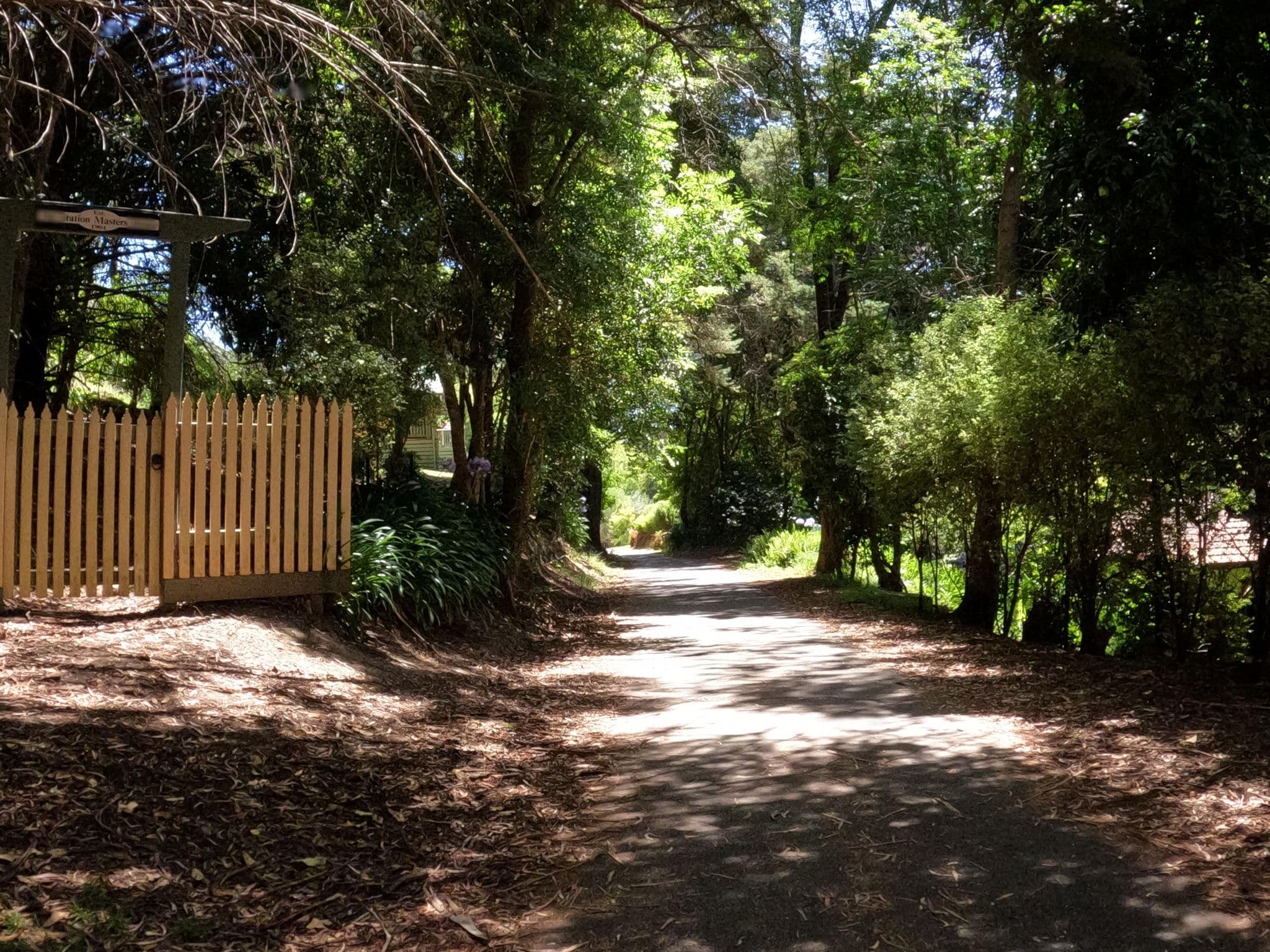 Street view near The Keepers Cottages, Warburton — © skillsy (CC BY-SA · Mapillary)
