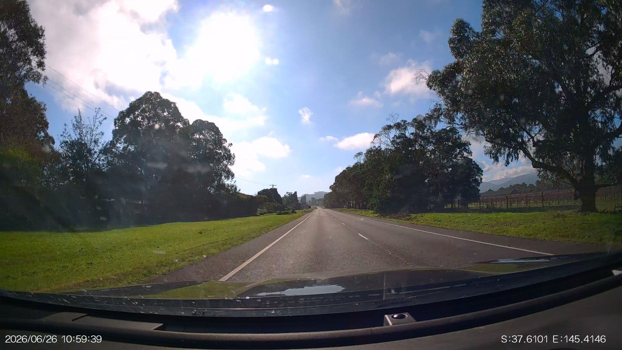 Street view near Dixiglen Farm, Yarra Glen — © aHS (CC BY-SA · Mapillary)