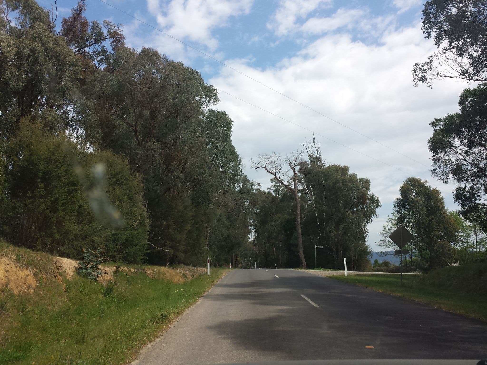 Street view near South Cathedral Farm, Alexandra — © stev391 (CC BY-SA · Mapillary)