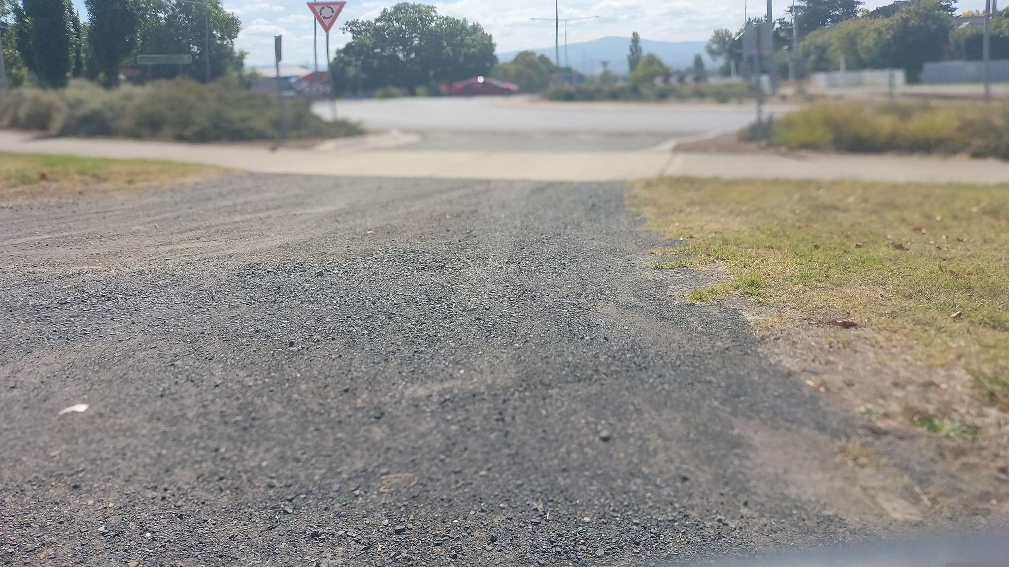 Street view near Bunch Of Disorganised Baboons, Yarra Glen — © skillsy (CC BY-SA · Mapillary)
