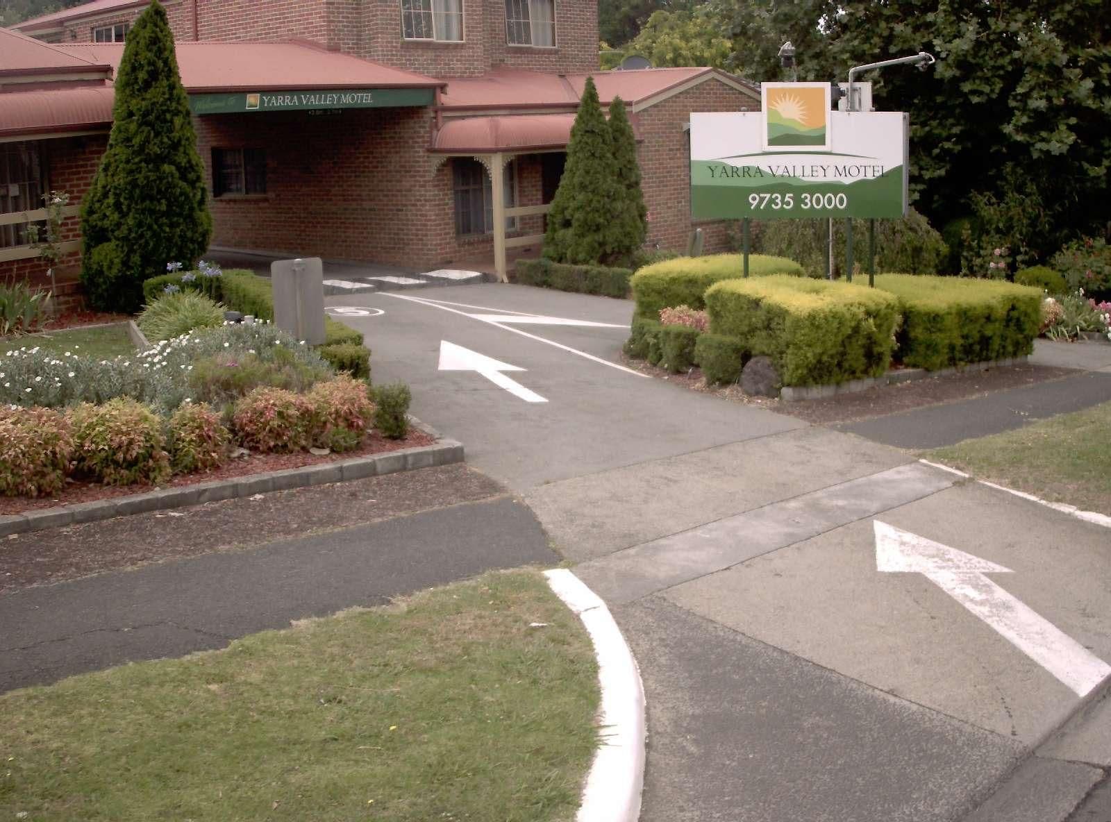Street view near Yaara Valley Motel, Lilydale — © vicroads (CC BY-SA · Mapillary)