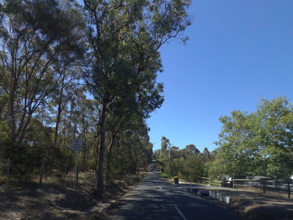 Street view near Australian Home Away, Wonga Park — © mander (CC BY-SA · Mapillary)