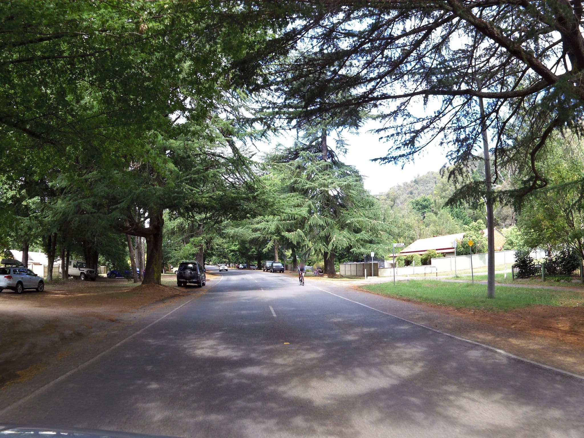 Street view near Mad on Bright, Bright — © skillsy (CC BY-SA · Mapillary)
