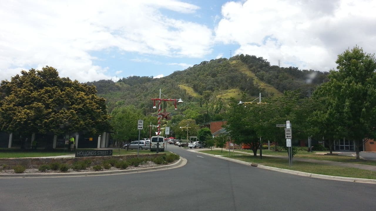 Street view near The Man Hotel, Falls Creek — © tonyf1 (CC BY-SA · Mapillary)