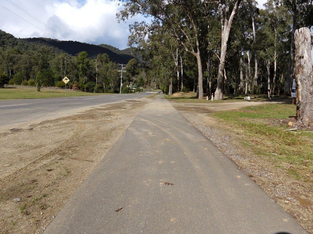 Street view near Bright Backpackers, Bright — © mander (CC BY-SA · Mapillary)
