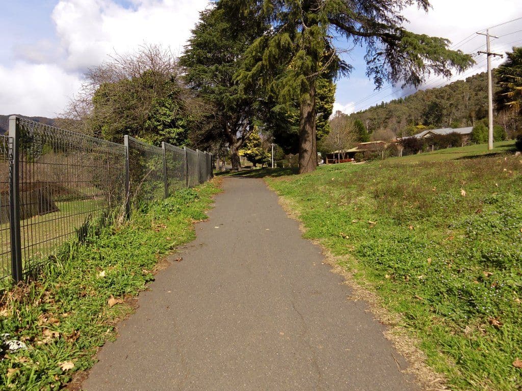 Street view near Forest Lodge Chalets, Bright — © mander (CC BY-SA · Mapillary)