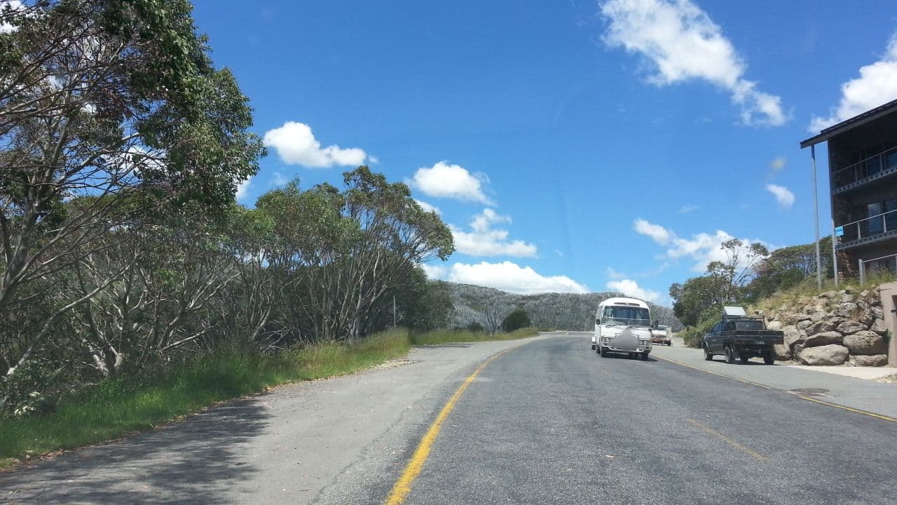 Street view near Alpine Woodsmoke, Falls Creek — © tonyf1 (CC BY-SA · Mapillary)
