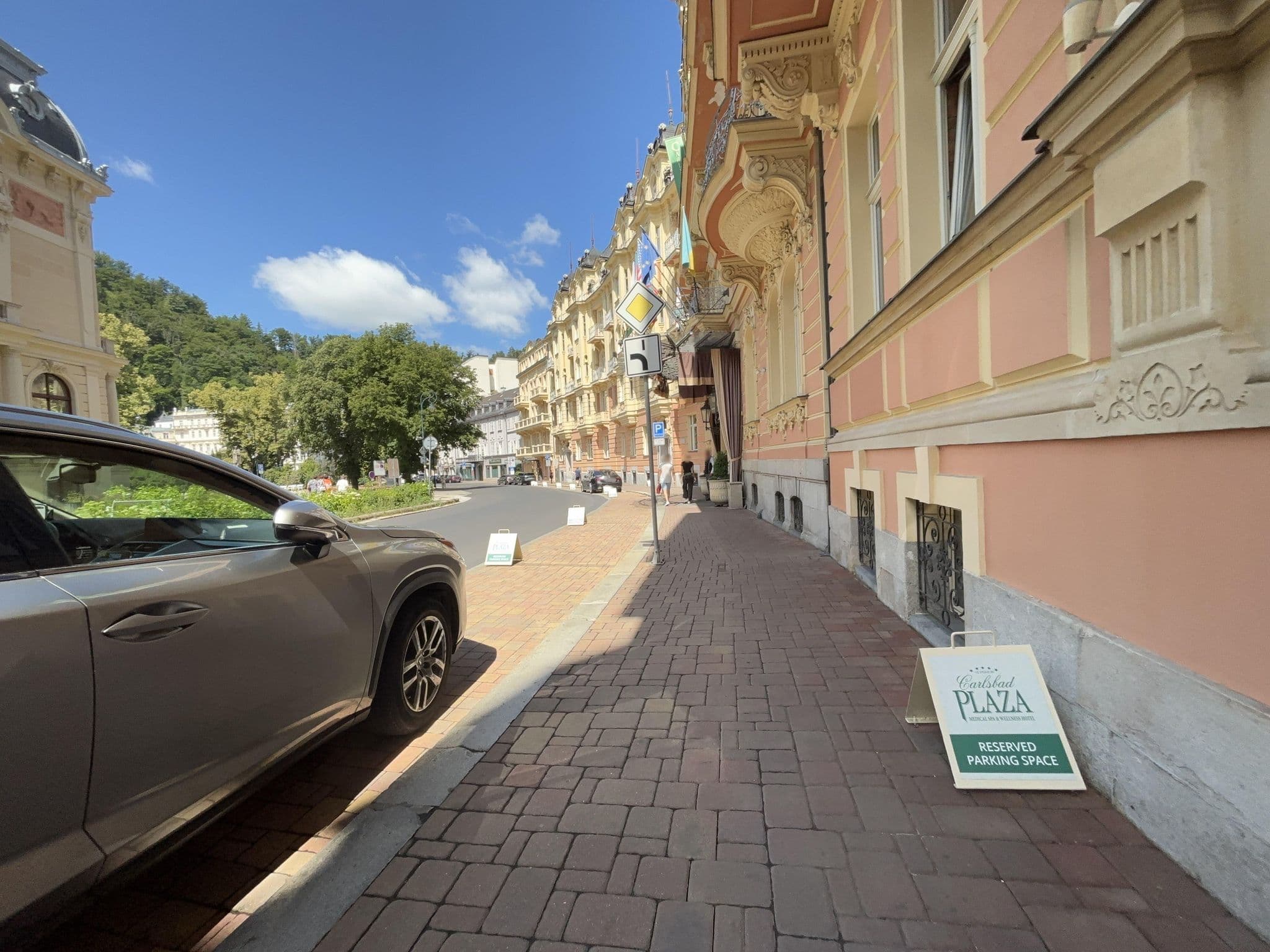 Street view near Carlsbad Plaza, Karlovy Vary