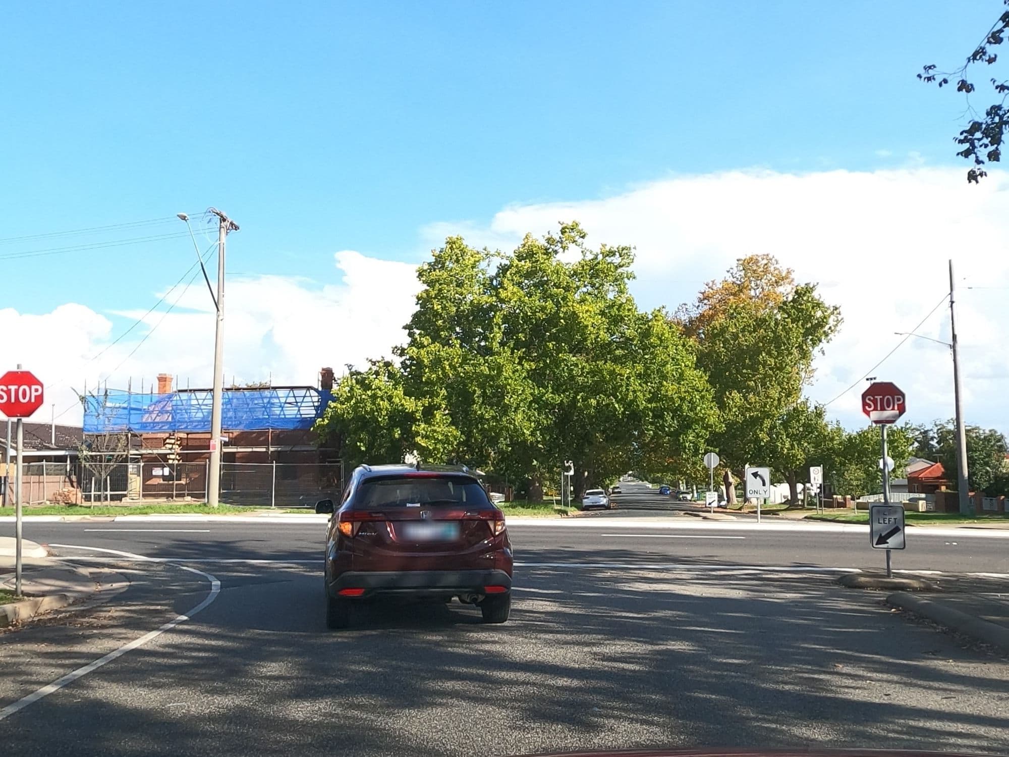 Street view near Allawa Motel, South Albury — © r33za (CC BY-SA · Mapillary)