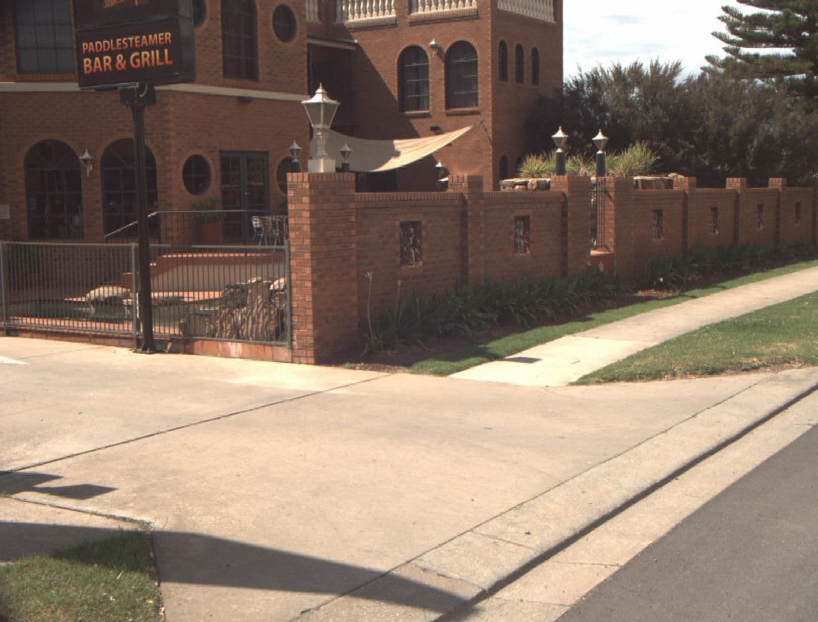 Street view near Econo Lodge Albury Paddlesteamer, South Albury — © vicroads (CC BY-SA · Mapillary)