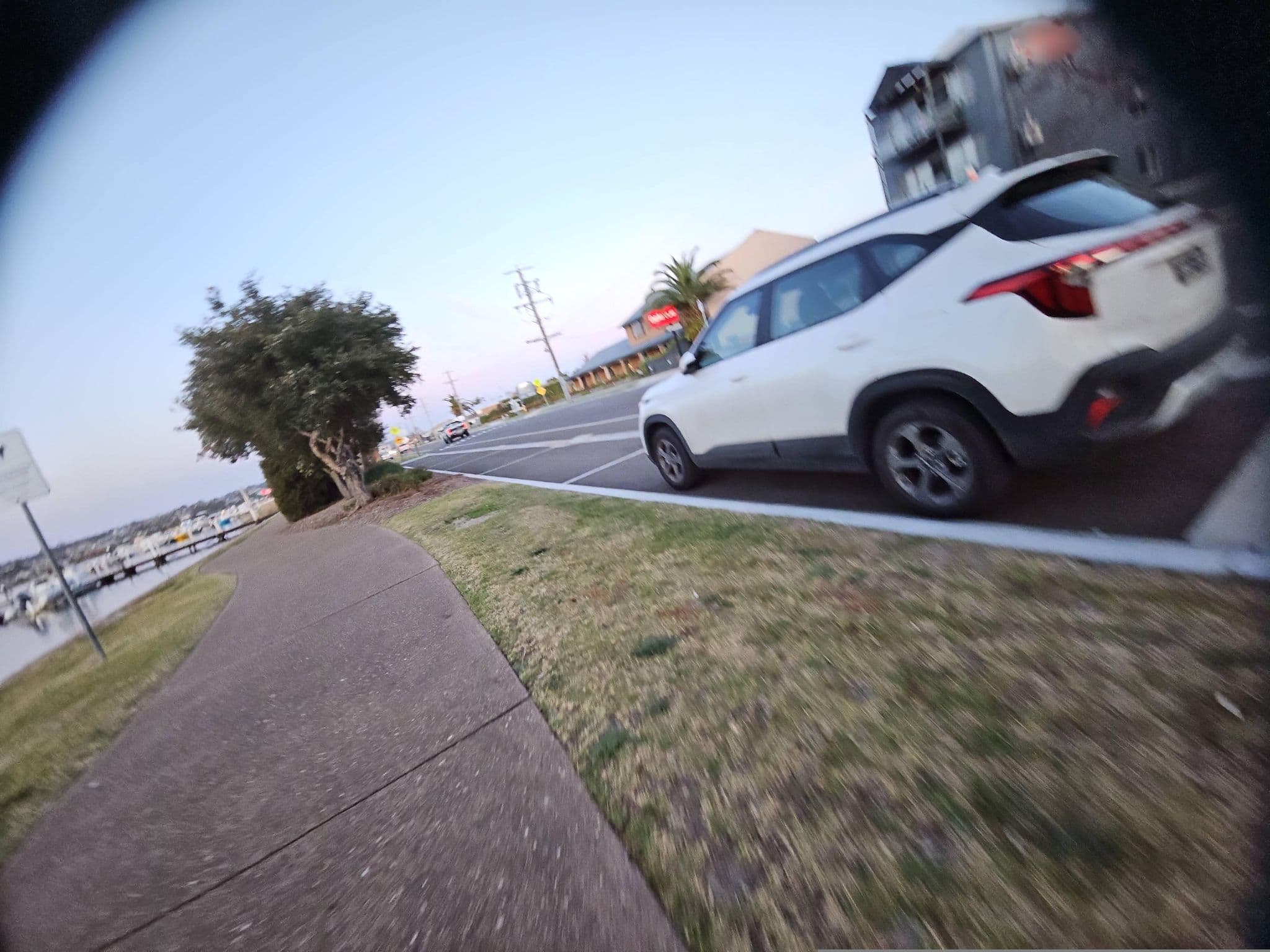 Street view near Hybiscus Waterfront Apartments, Kalimna — © warrandyte (CC BY-SA · Mapillary)