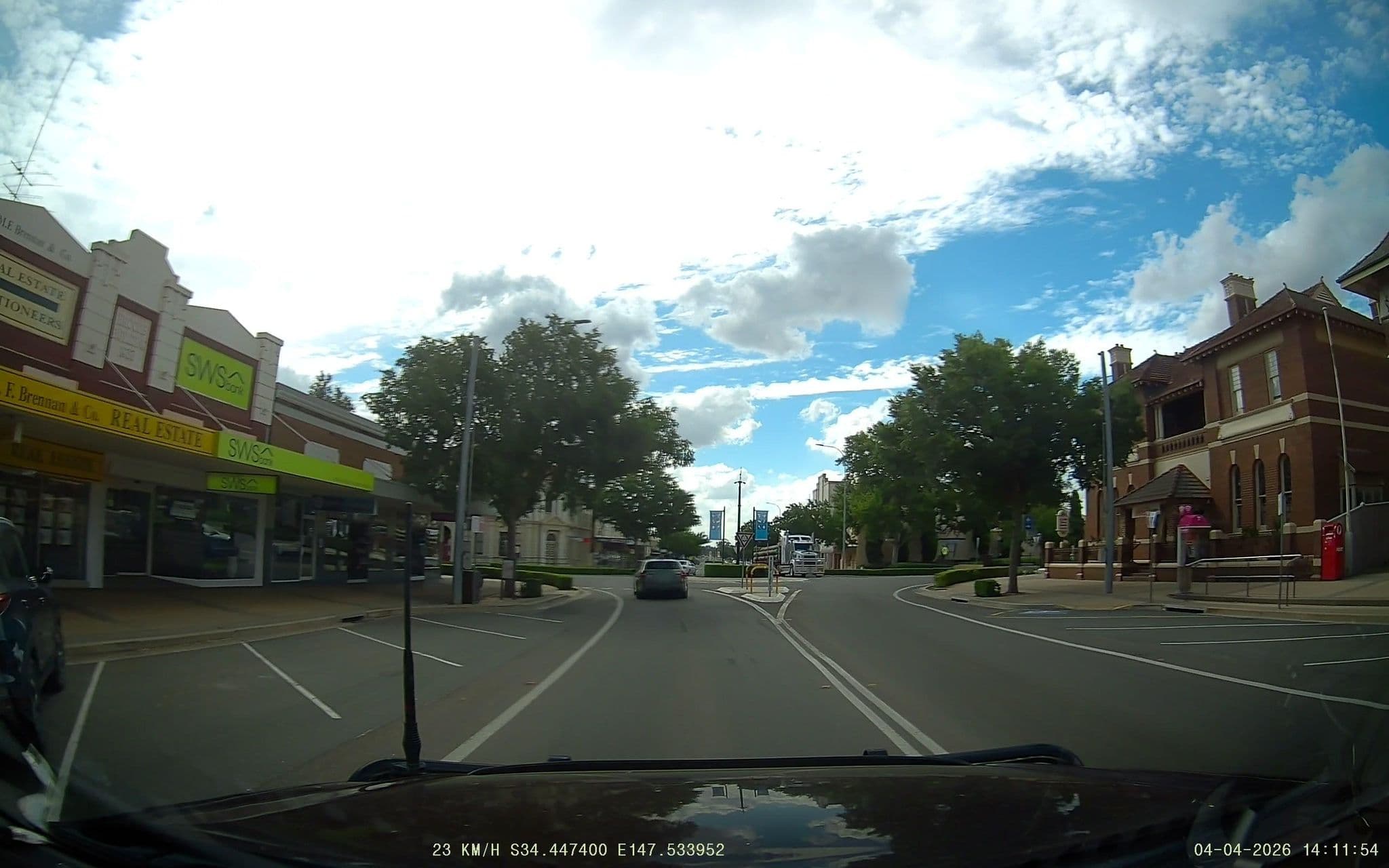Street view near Temora Travel, Temora — © fizzie (CC BY-SA · Mapillary)