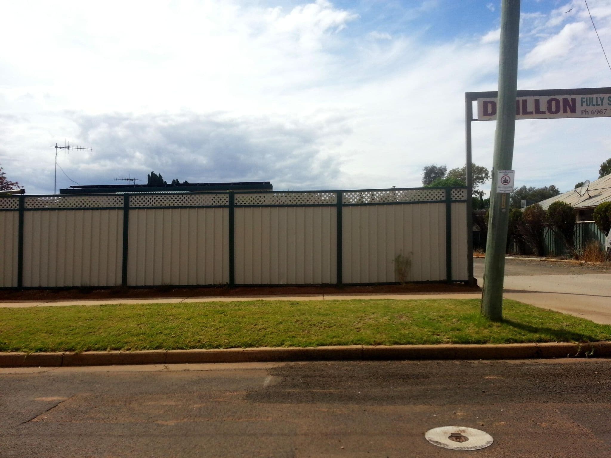 Street view near Dhillon fully self contained accomodations, Hillston — © bob3bob3 (CC BY-SA · Mapillary)