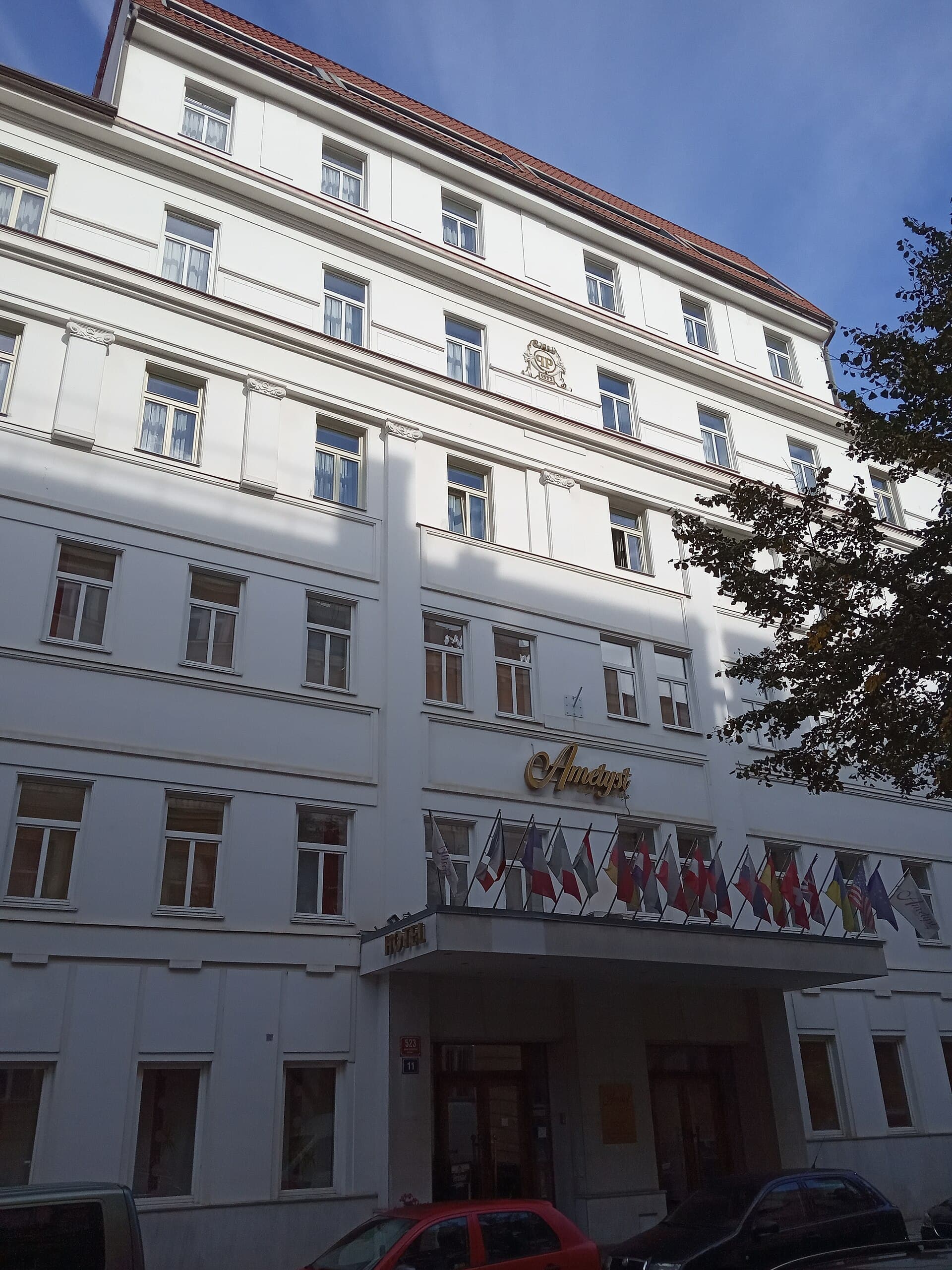 Hotel Ametyst (via Wikimedia Commons, CC BY-SA 4.0)