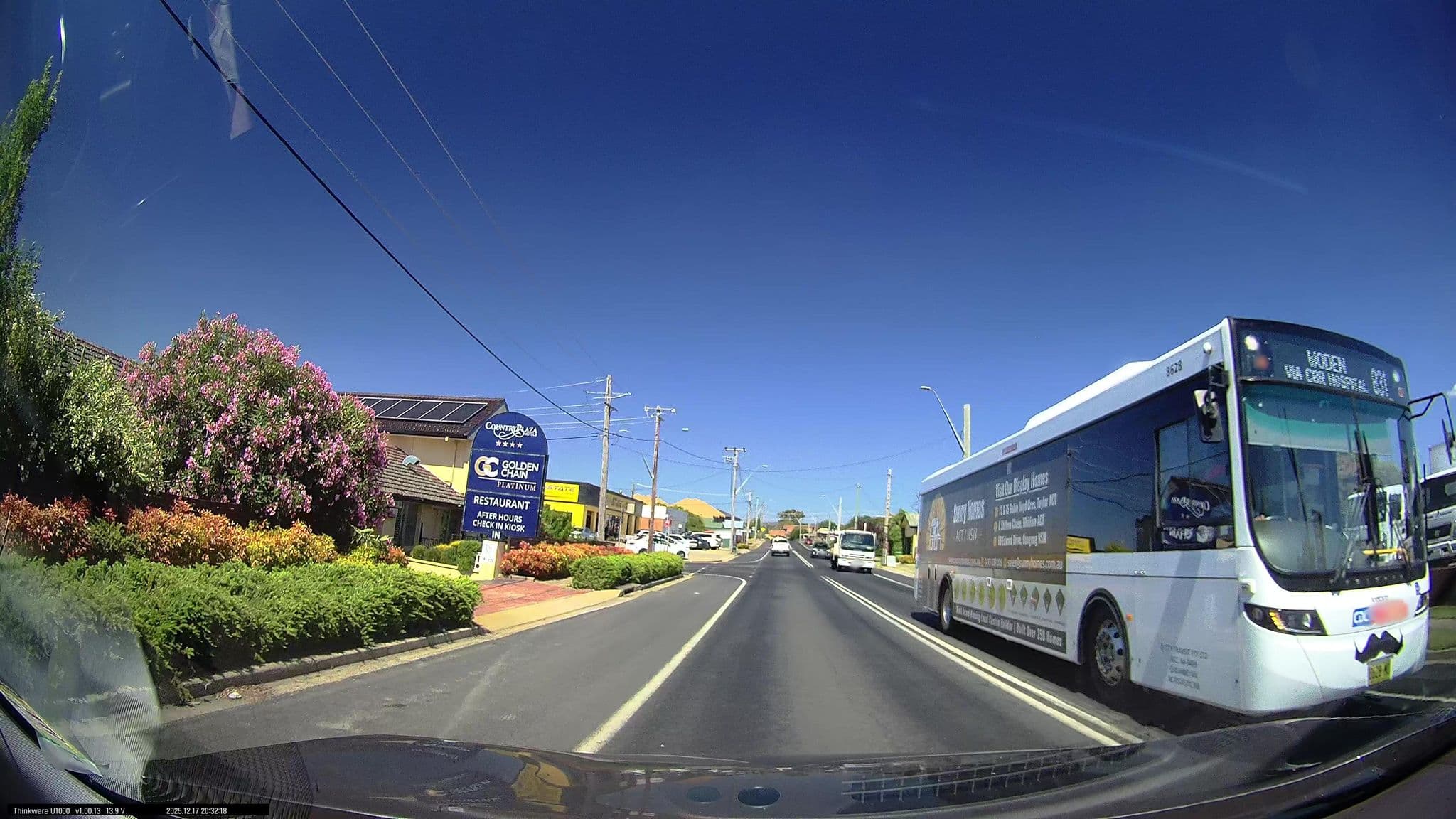 Street view near Quality Inn Country Plaza Queanbeyan, Crestwood — © maxim752 (CC BY-SA · Mapillary)