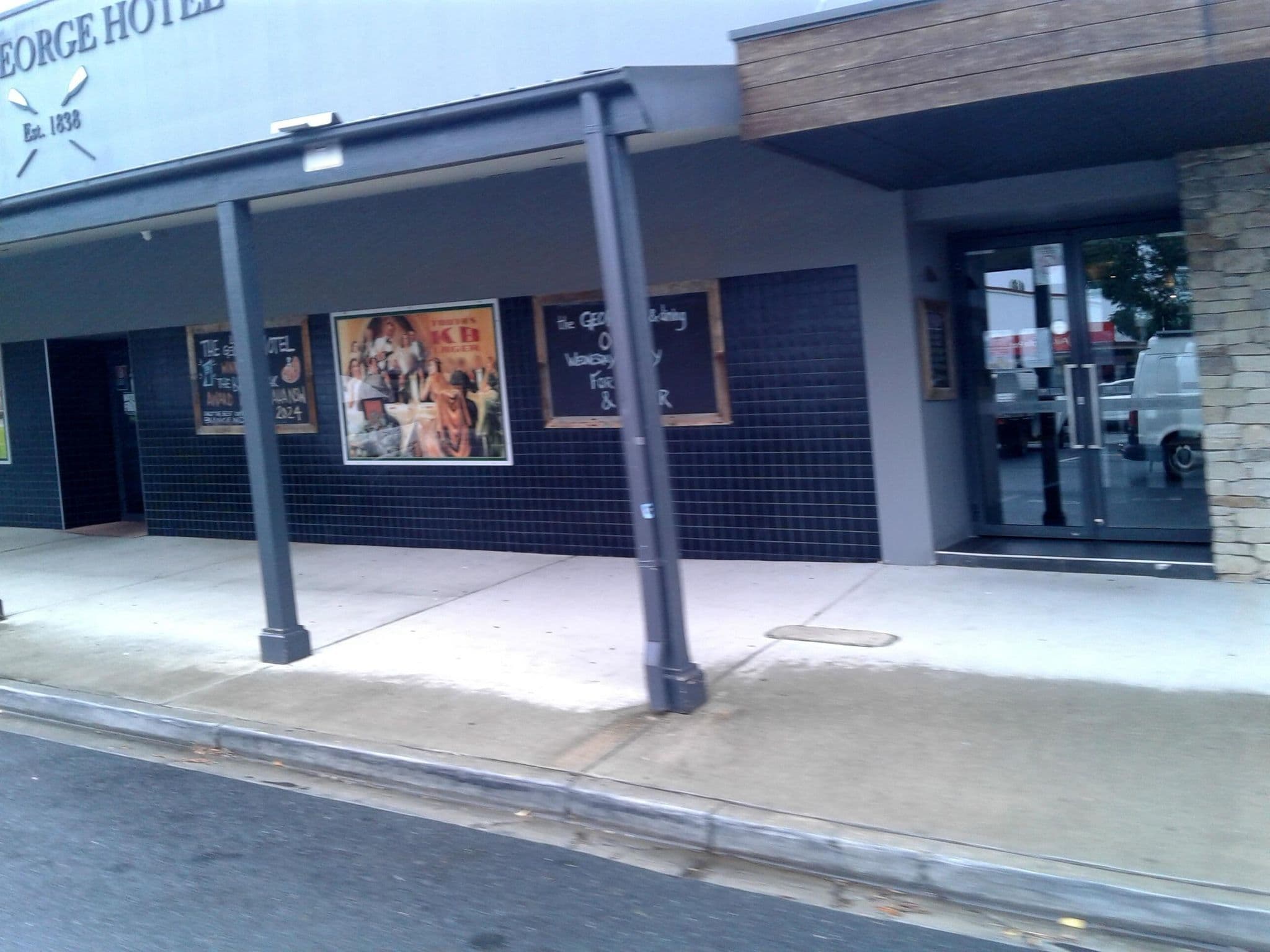 Street view near Bungendore Harp Hotel Motel, Bungendore — © bob3bob3 (CC BY-SA · Mapillary)