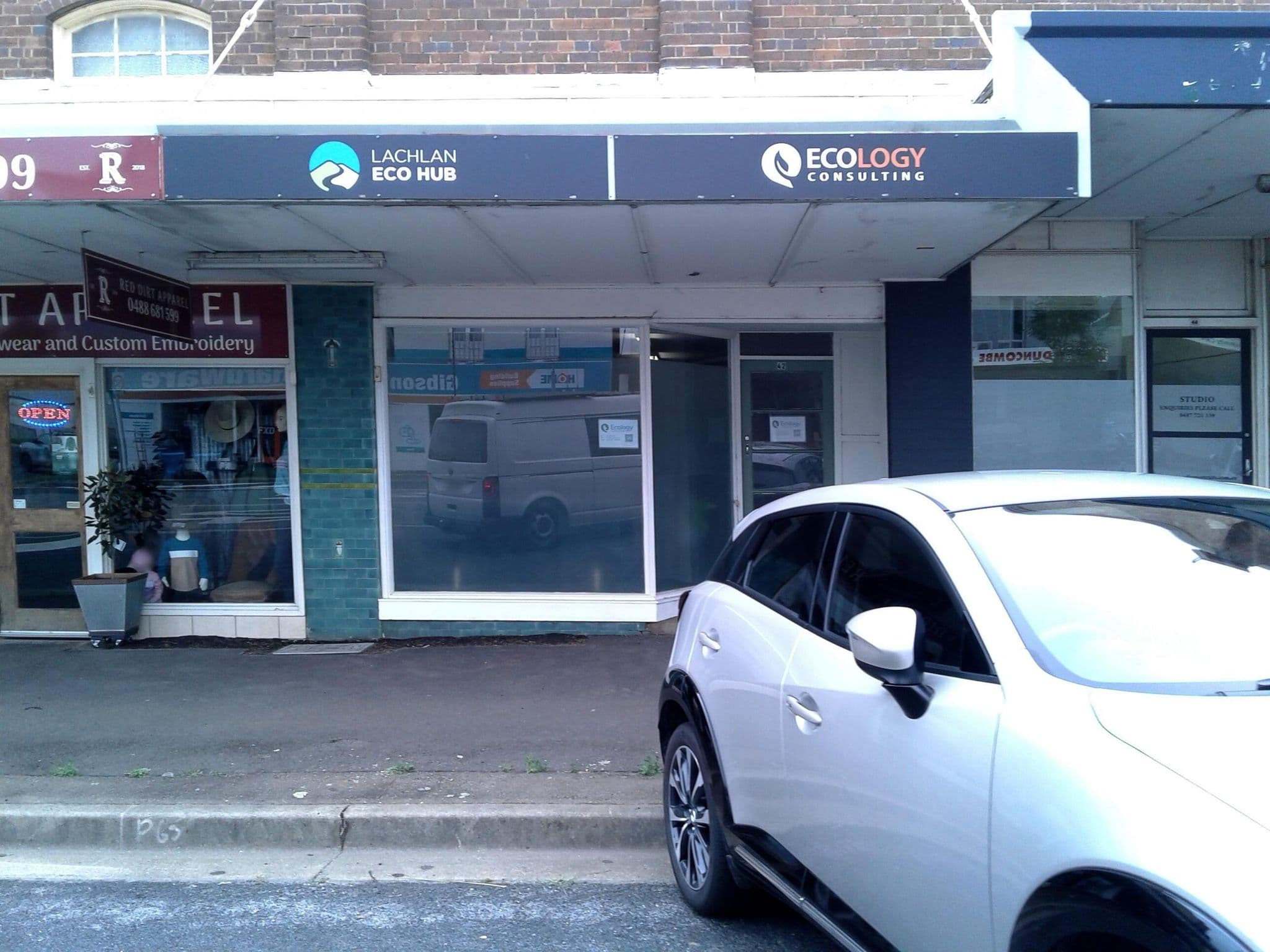 Street view near Spud Murphy's, Crookwell — © bob3bob3 (CC BY-SA · Mapillary)