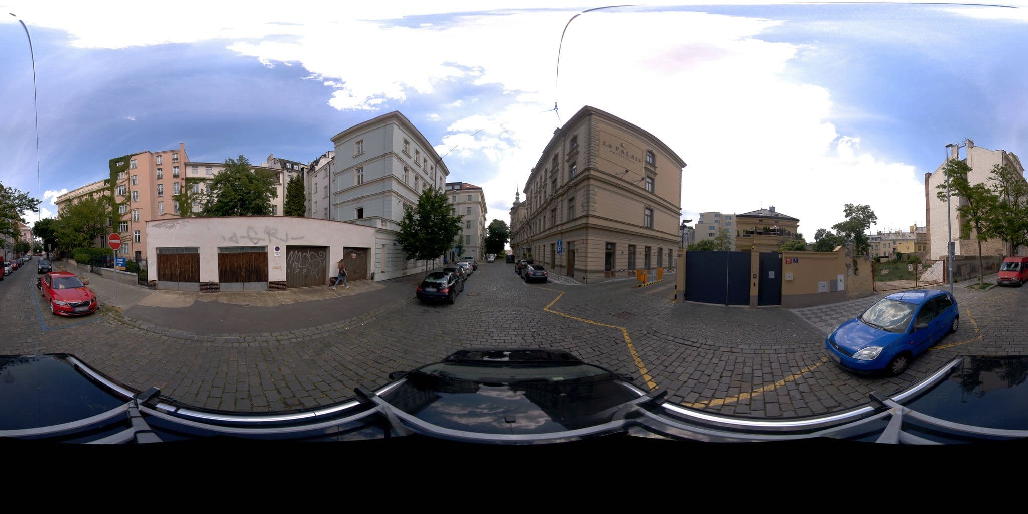 Street view near Le Palais, Nusle — © jeffreymartin (CC BY-SA · Mapillary)