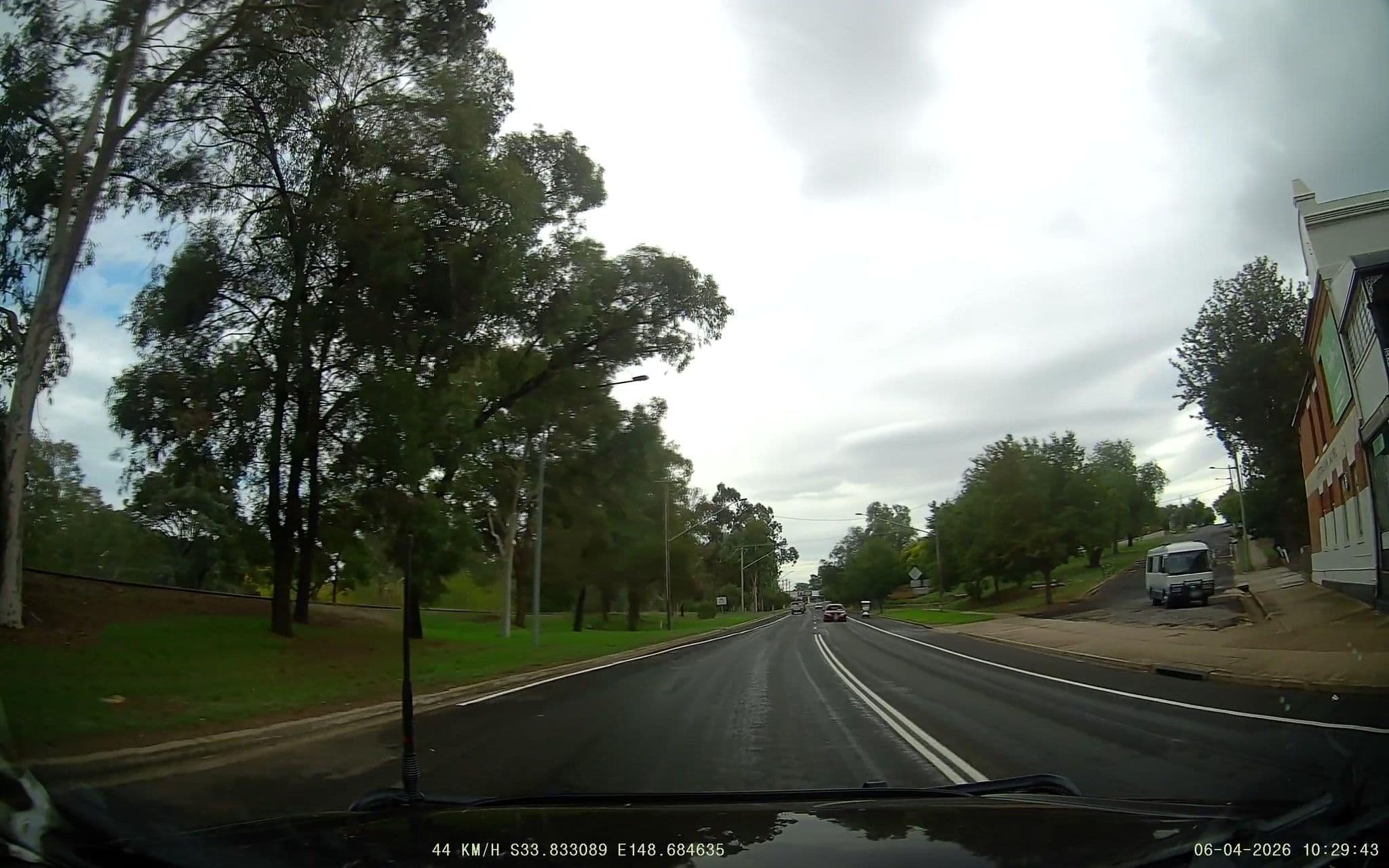 Street view near Australian Hotel, Cowra — © fizzie (CC BY-SA · Mapillary)