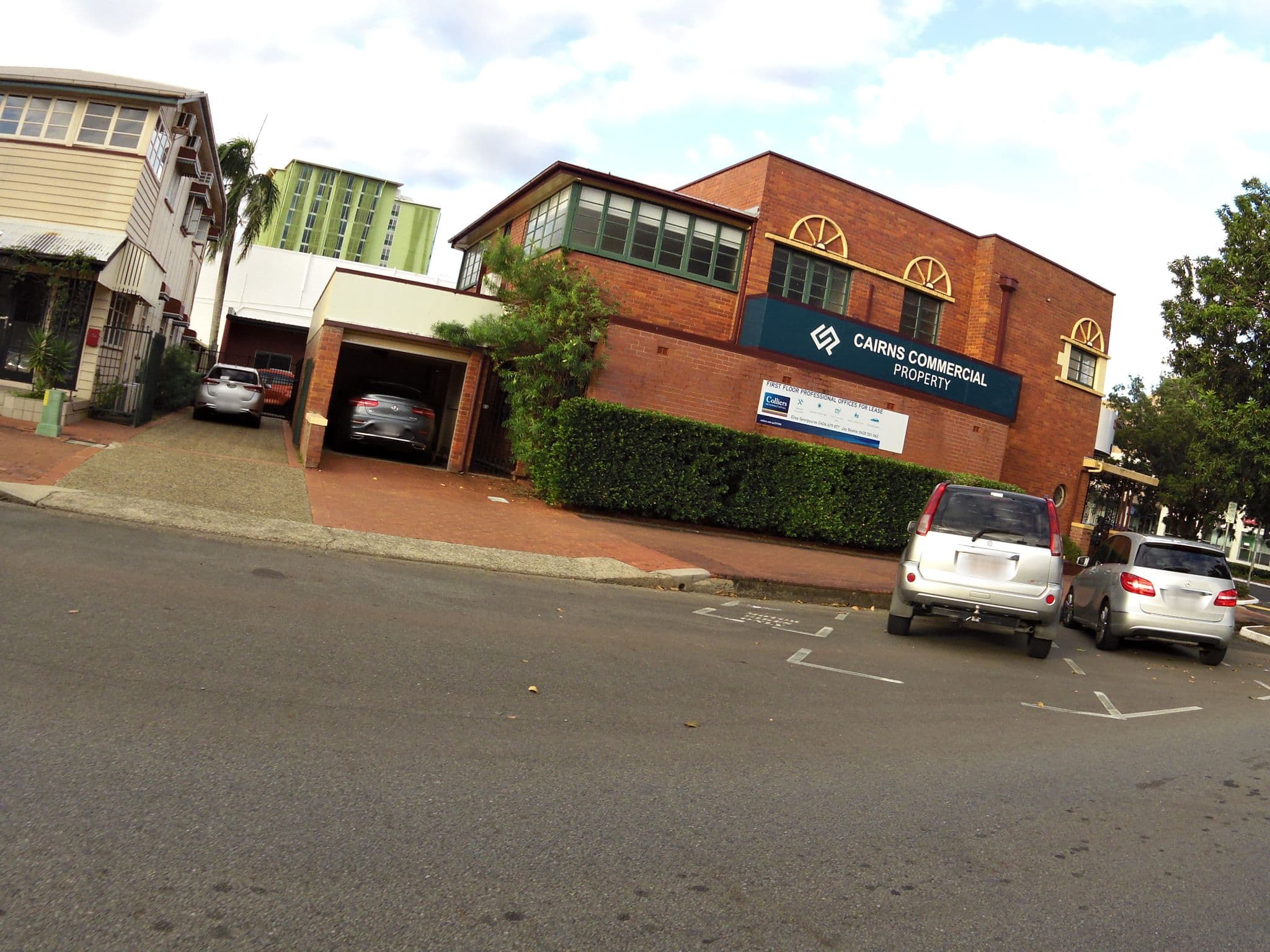 Street view near Lazy Duck Hostel, Cairns City — © skillsy (CC BY-SA · Mapillary)
