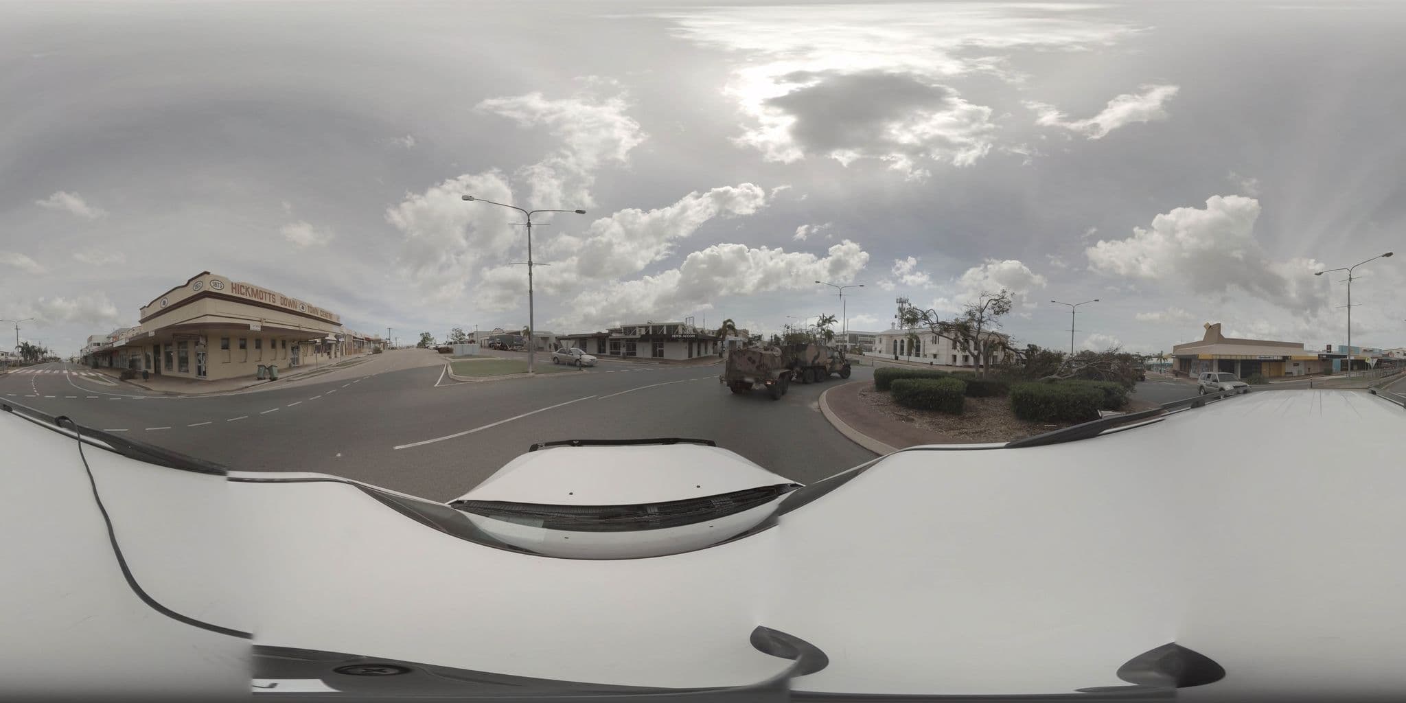 Street view near Sails on Main, Bowen — © esriau_1topo (CC BY-SA · Mapillary)