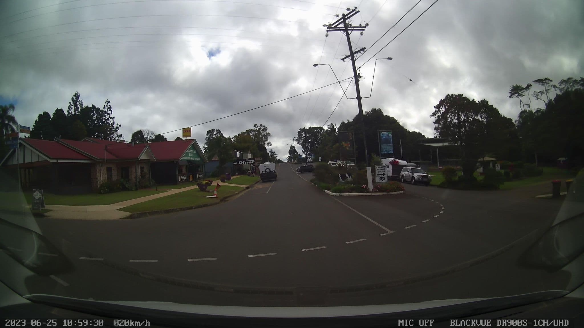 Street view near Millaa Millaa Hotel, Ravenshoe — © bob3bob3 (CC BY-SA · Mapillary)