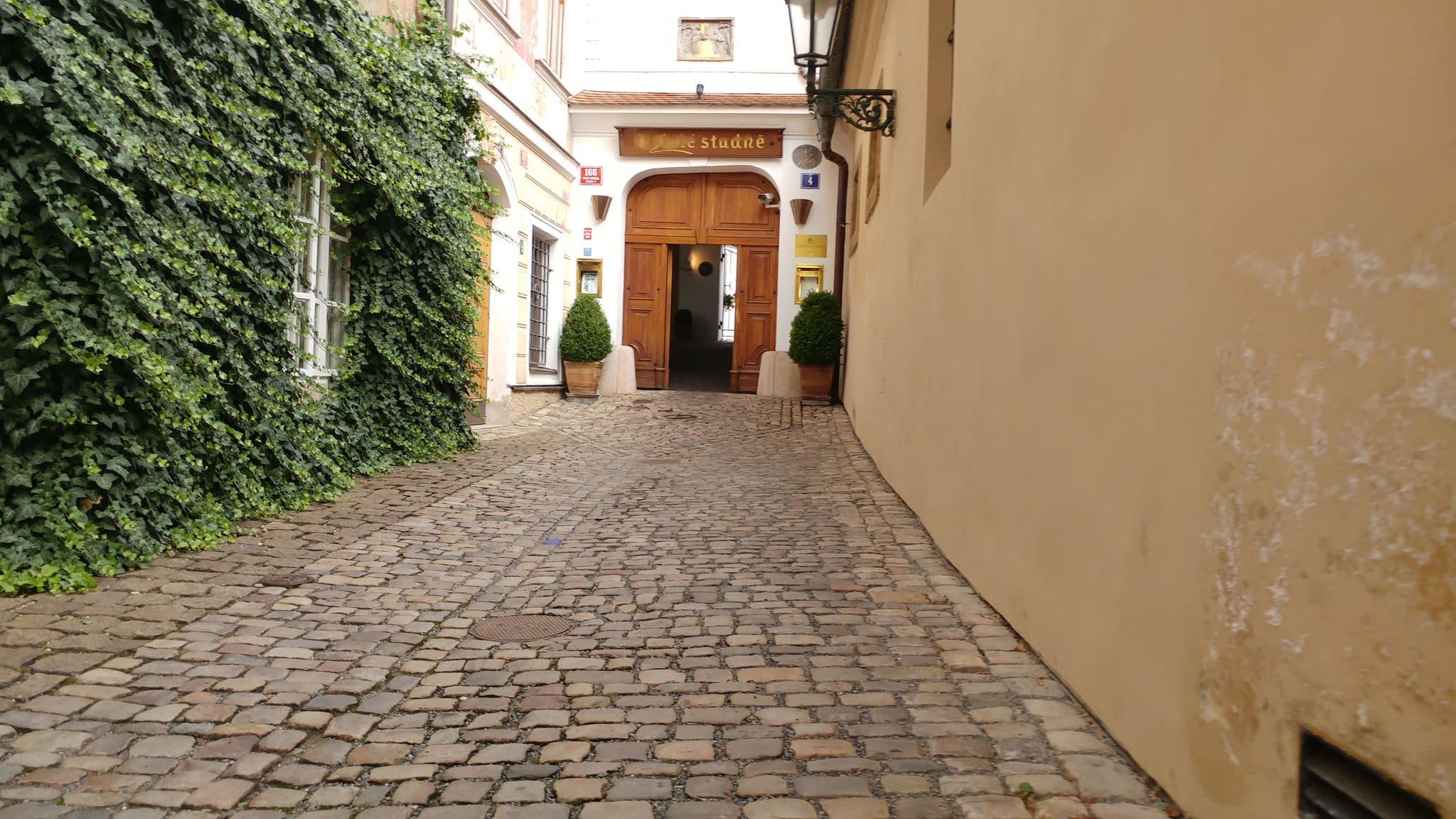 Street view near Hotel U Zlaté studně, Malá Strana — © pbb (CC BY-SA · Mapillary)