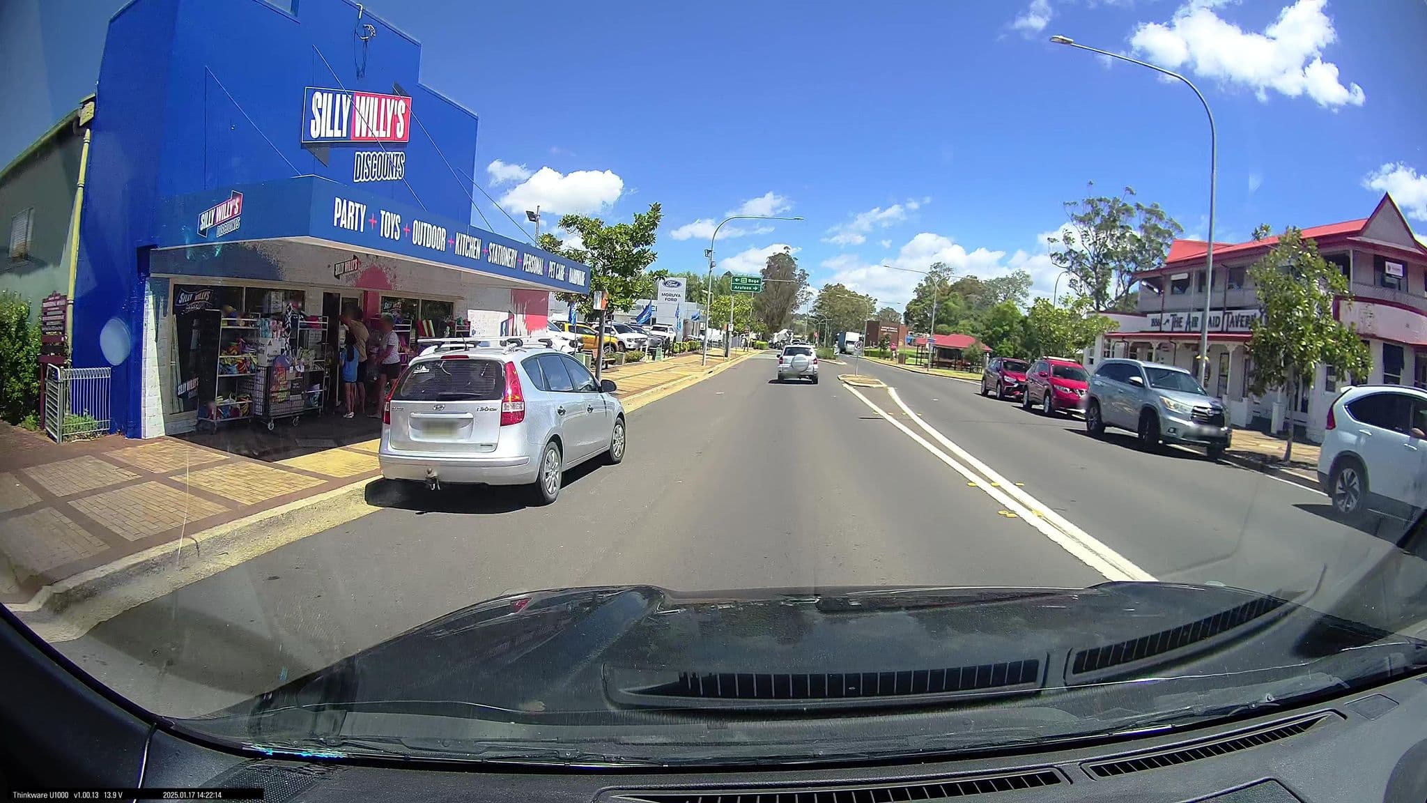 Street view near The Air Raid Tavern, Moruya — © maxim752 (CC BY-SA · Mapillary)