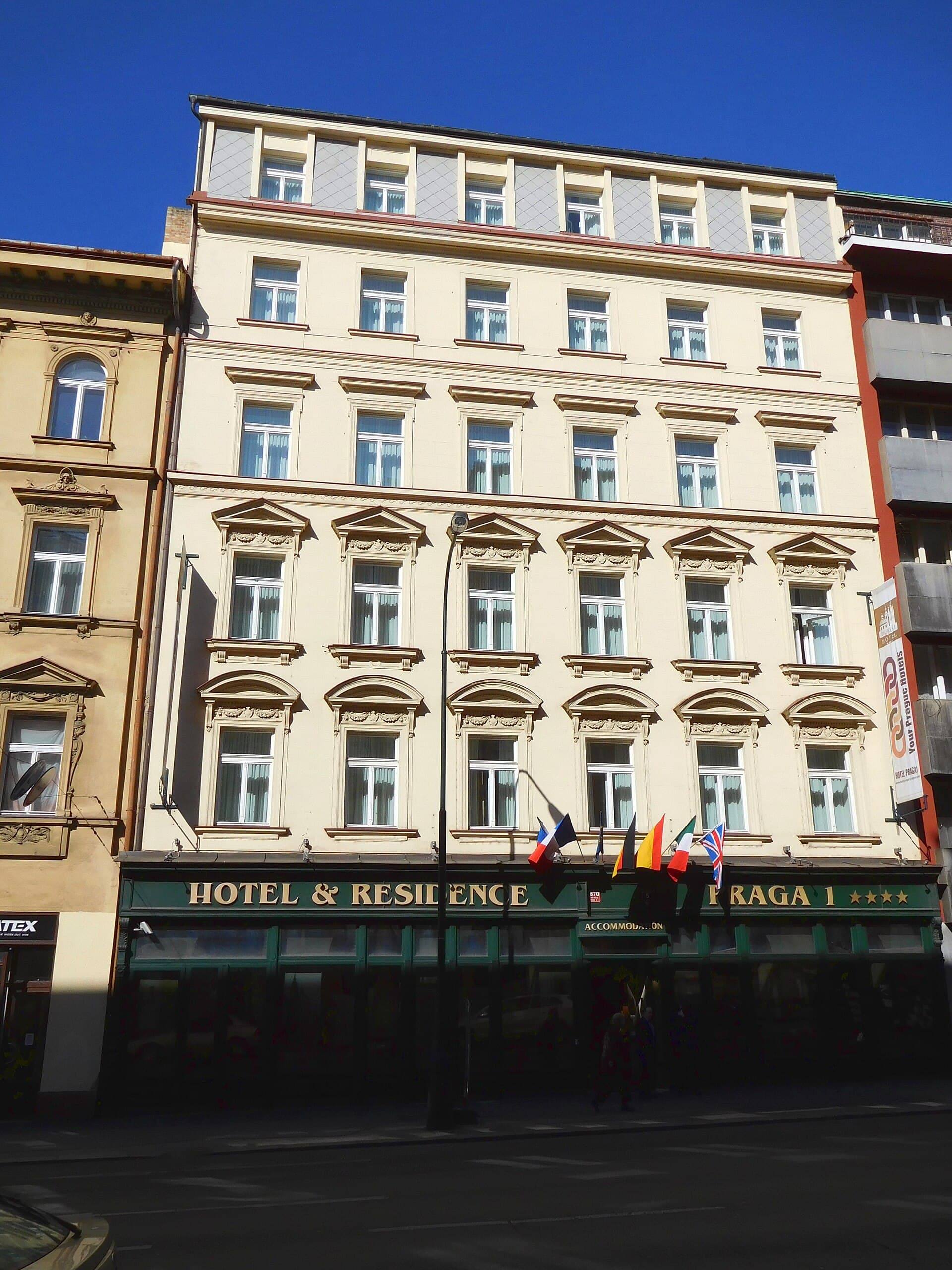 Hotel Praga 1 (via Wikimedia Commons, CC BY-SA 3.0)