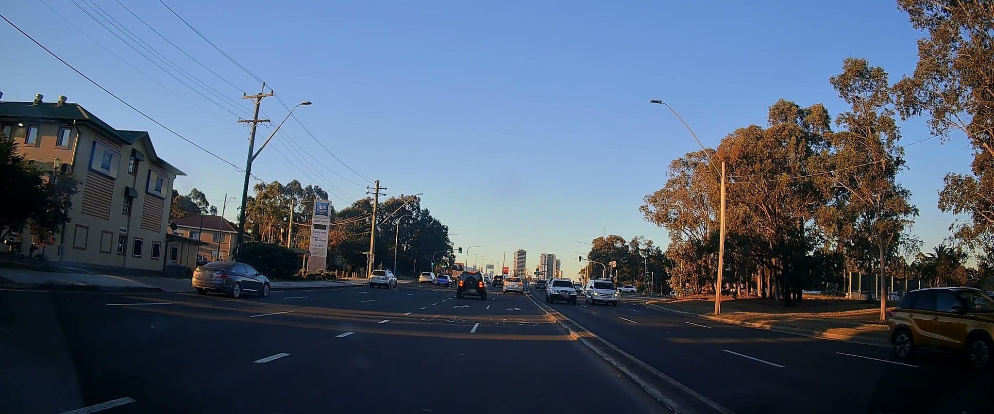 Street view near Ibis Budget, Lurnea — © maxim752 (CC BY-SA · Mapillary)