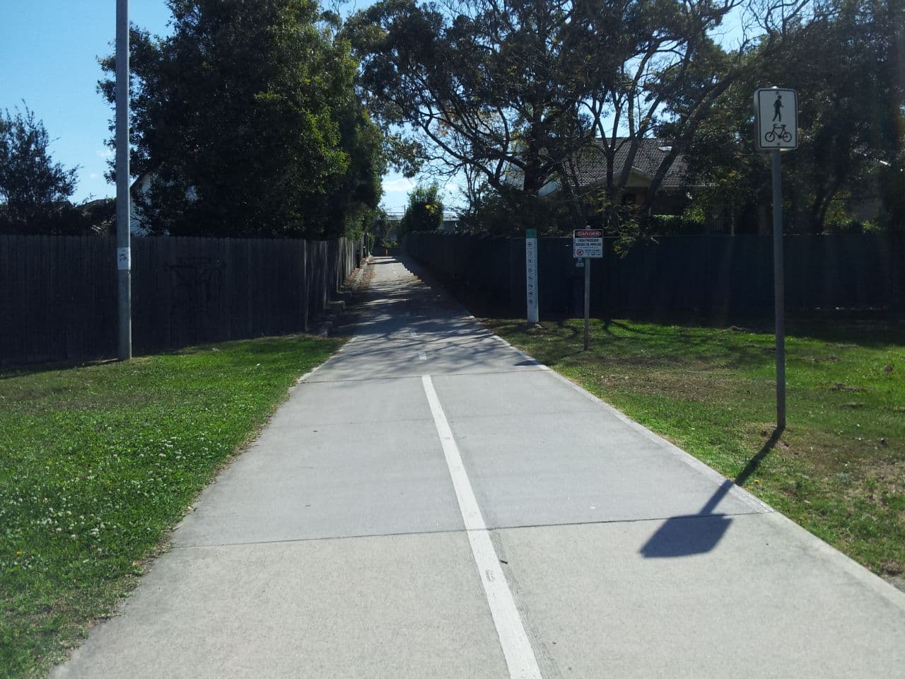 Street view near Swimming Pool @ Fairmount Resort, Meadowbank — © kenken (CC BY-SA · Mapillary)