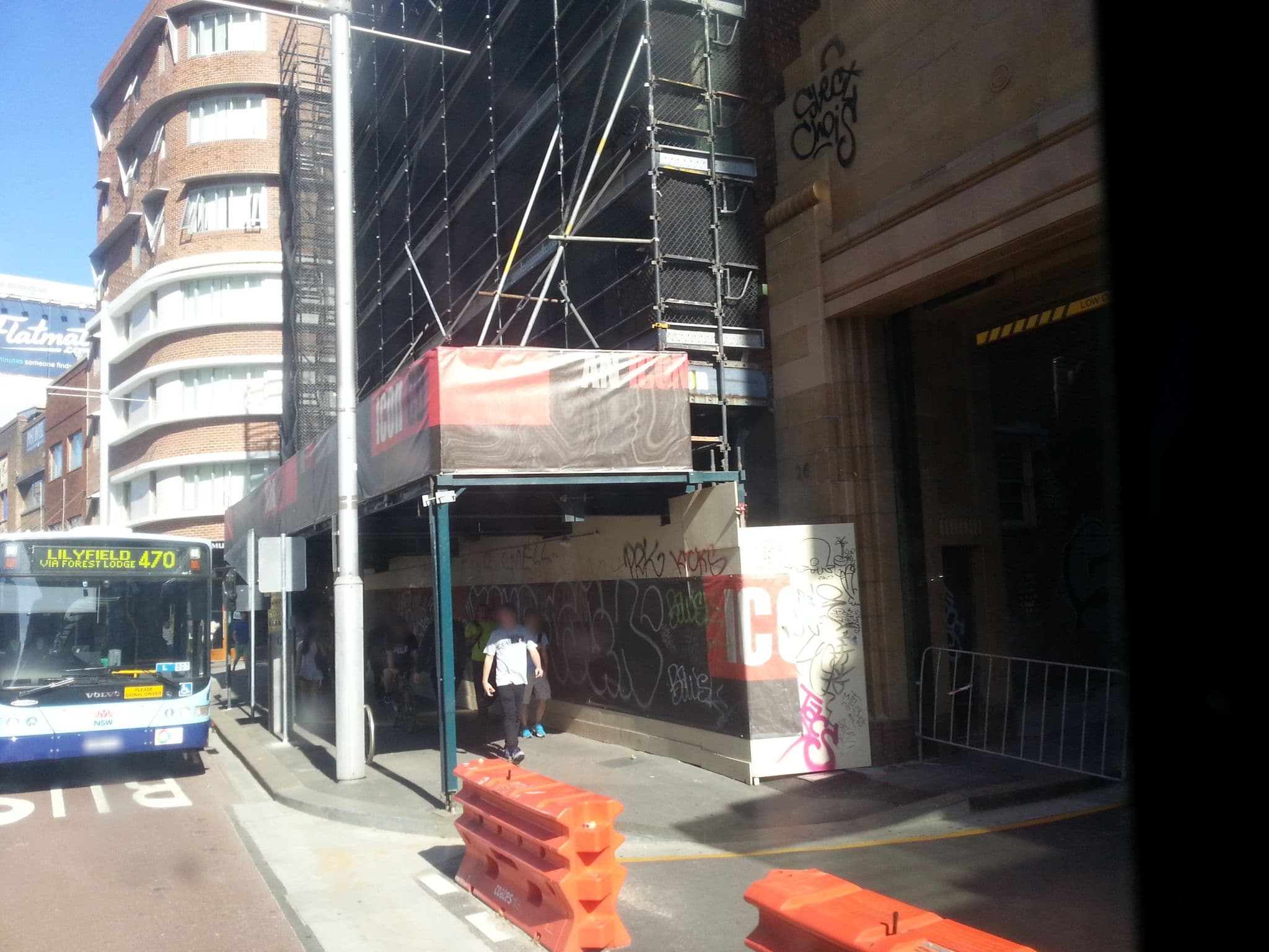 Street view near DD Apartments on Broadway, Chippendale — © mkw (CC BY-SA · Mapillary)
