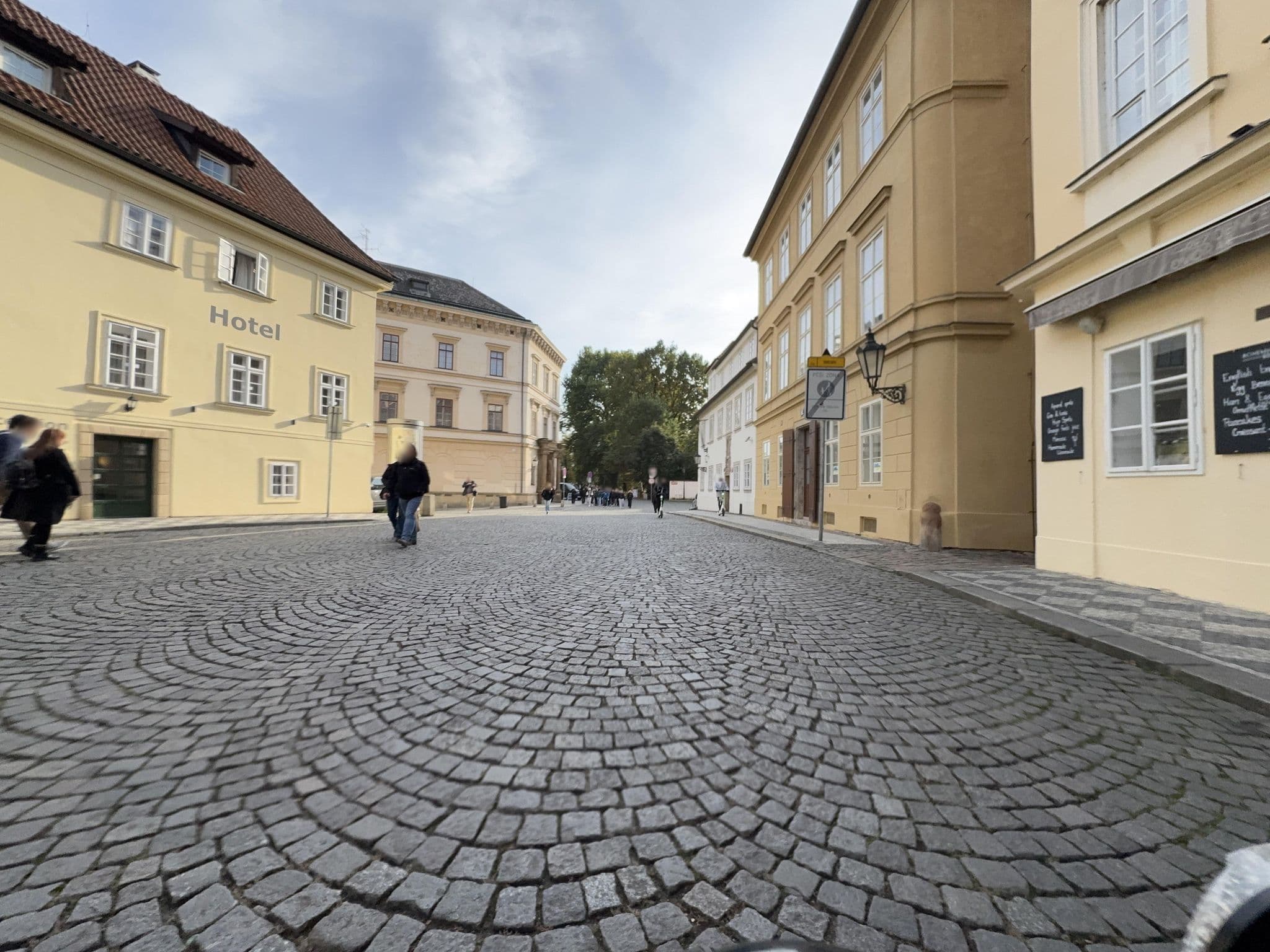 Street view near U Hroznu, Malá Strana — © ondrejlopatka (CC BY-SA · Mapillary)