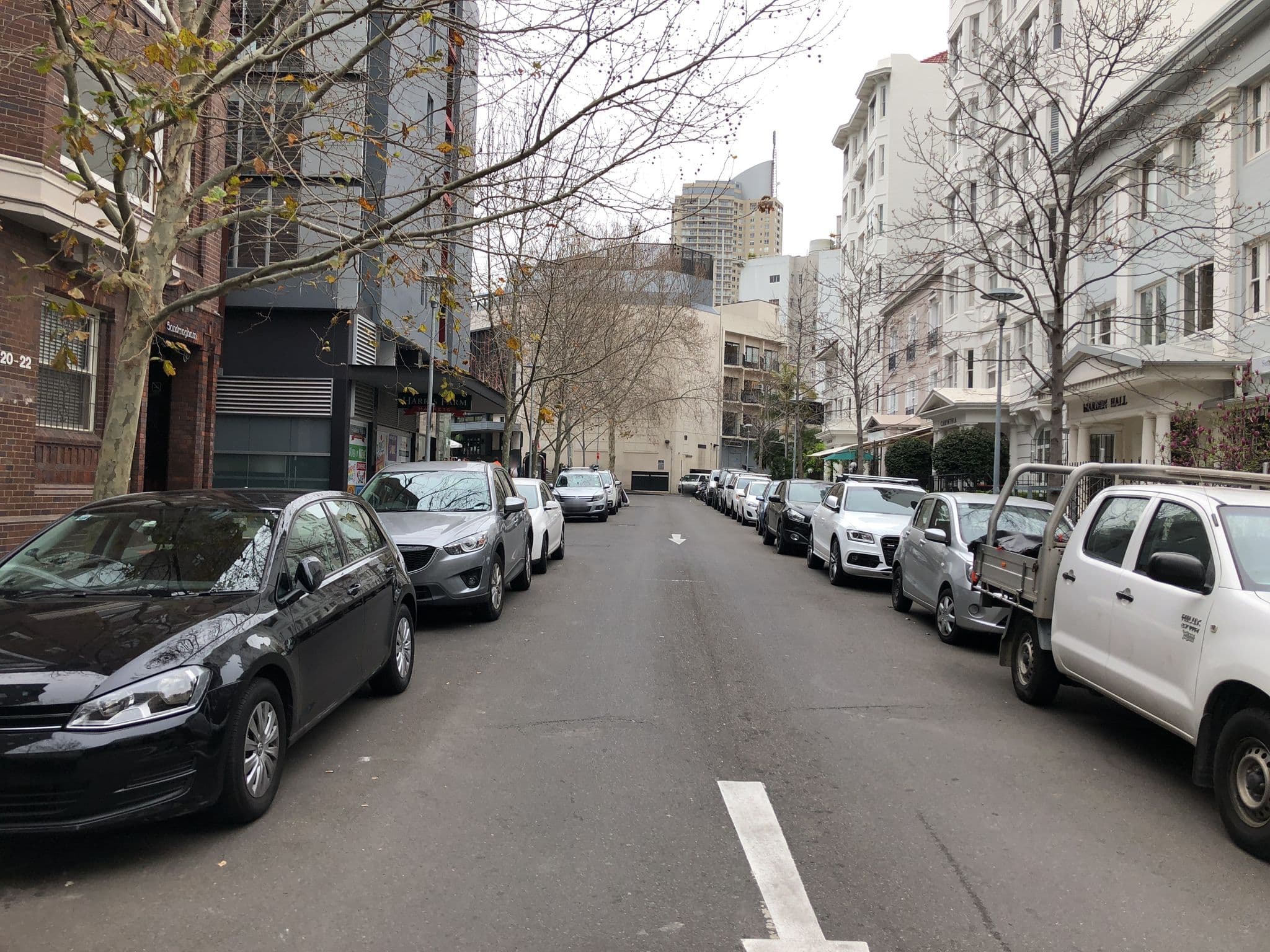 Street view near Regents Court Hotel, Elizabeth Bay — © bswatkins (CC BY-SA · Mapillary)