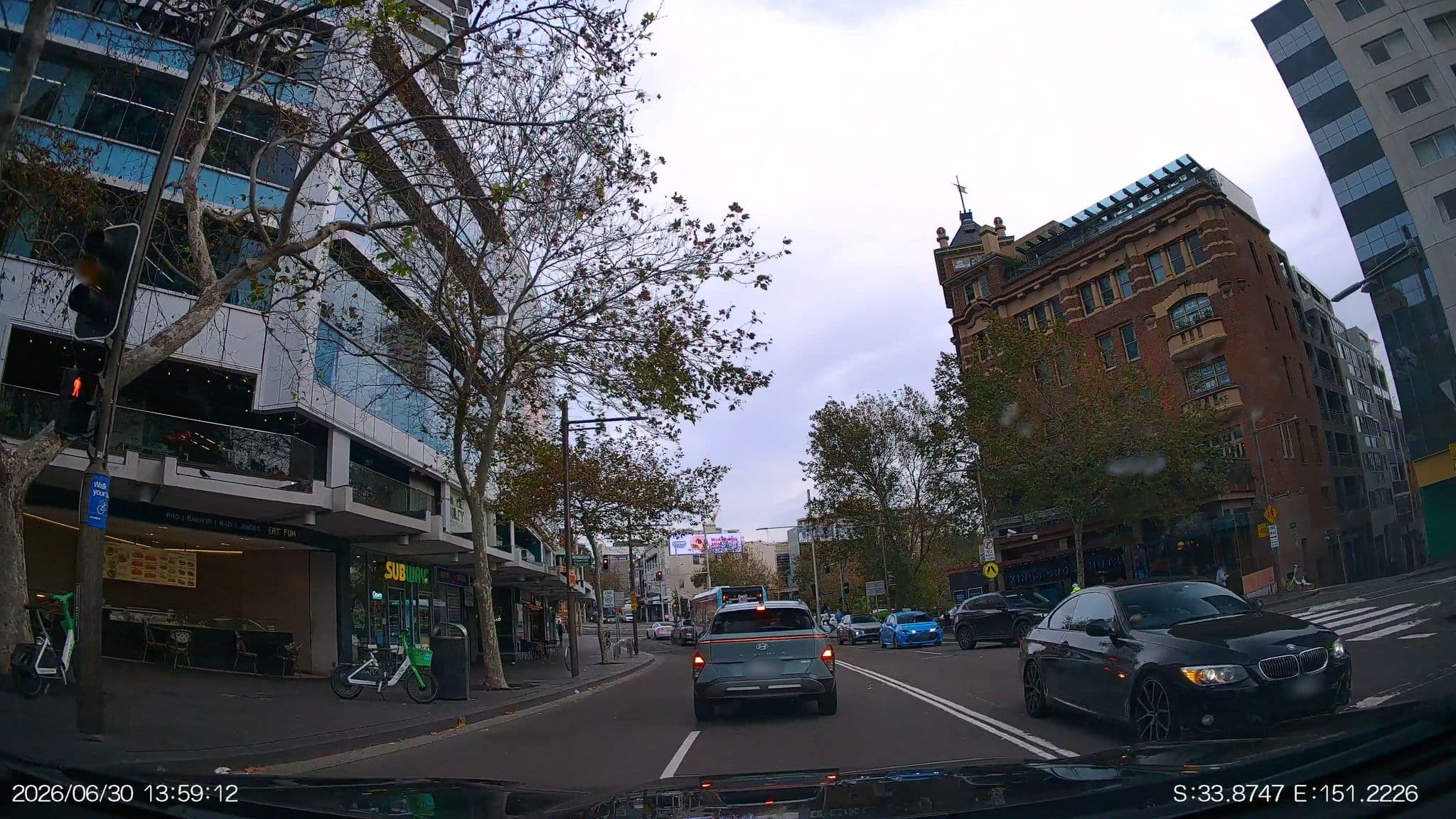 Street view near Holiday Inn Kung Cross , Room 111, Rushcutters Bay — © aHS (CC BY-SA · Mapillary)