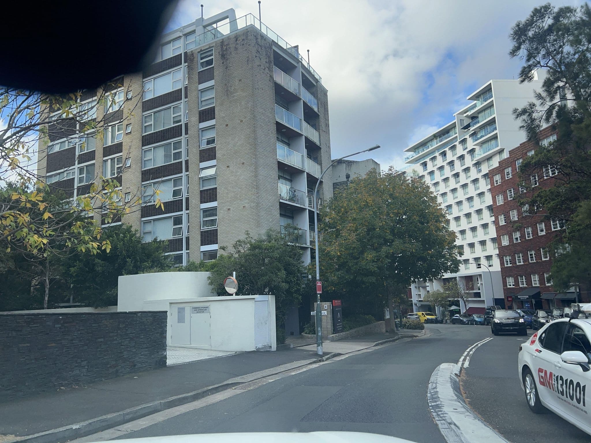 Street view near Gazebo Hotel Court Sydney, Elizabeth Bay — © jlstudio (CC BY-SA · Mapillary)