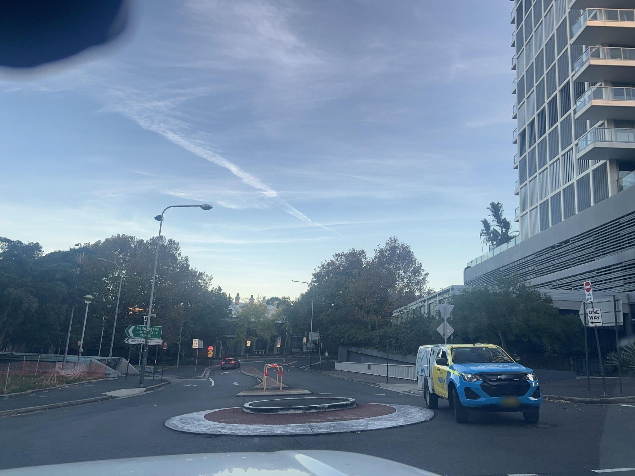Street view near Airbnb, Rushcutters Bay — © jlstudio (CC BY-SA · Mapillary)