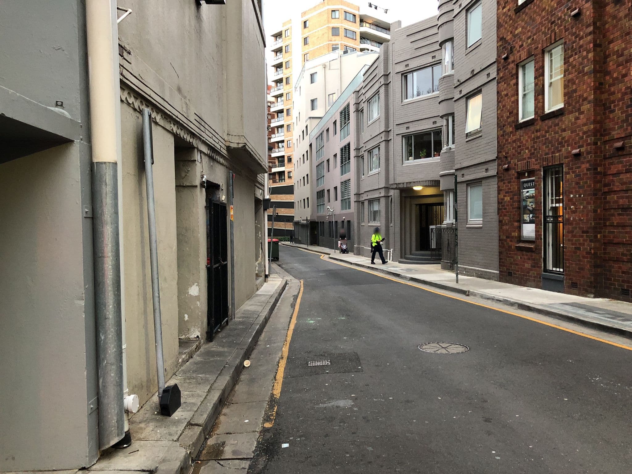 Street view near The Storrier, Elizabeth Bay — © bswatkins (CC BY-SA · Mapillary)
