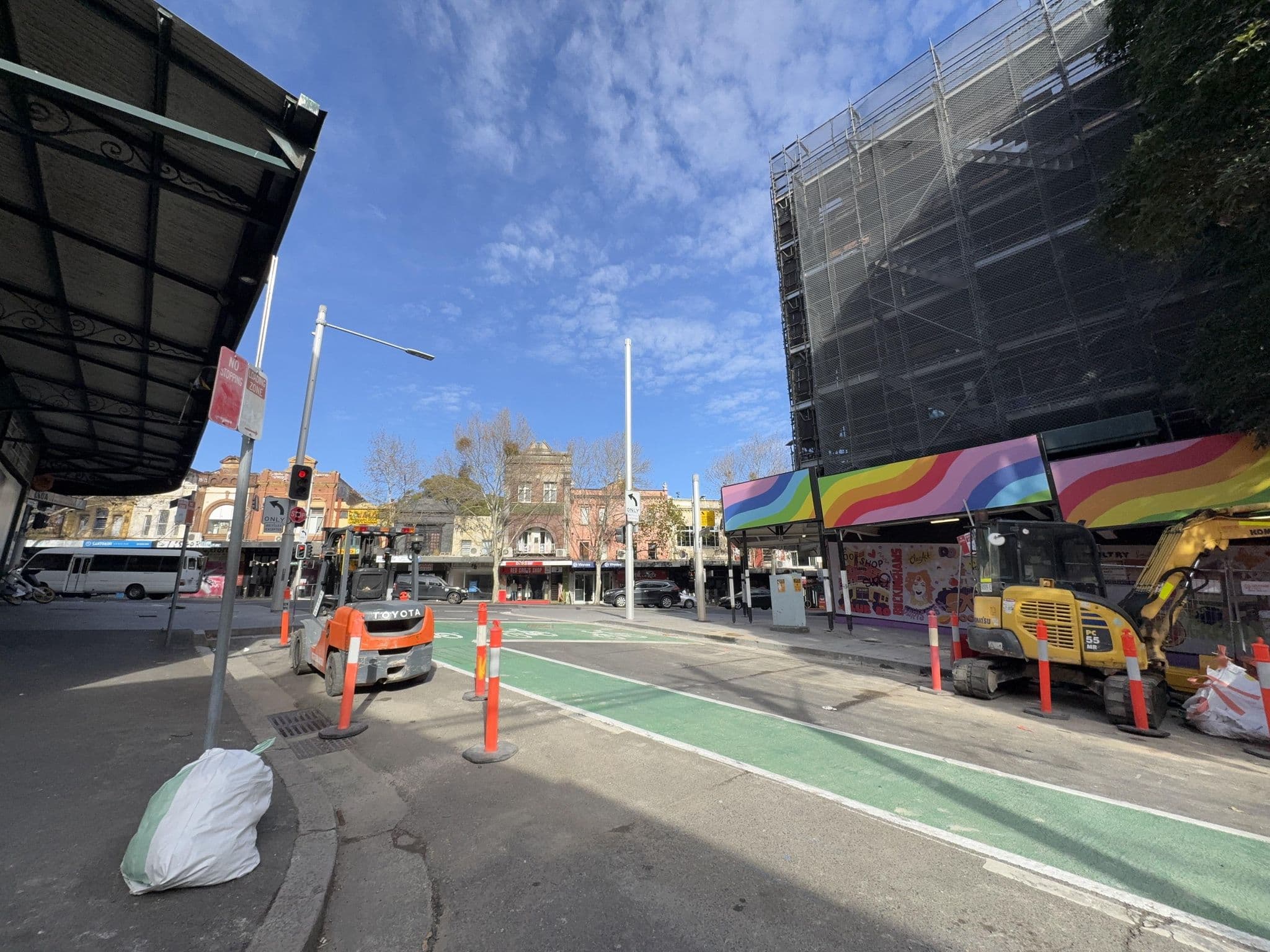 Street view near Sydney Wattle Hottel, Darlinghurst — © jakecopp (CC BY-SA · Mapillary)