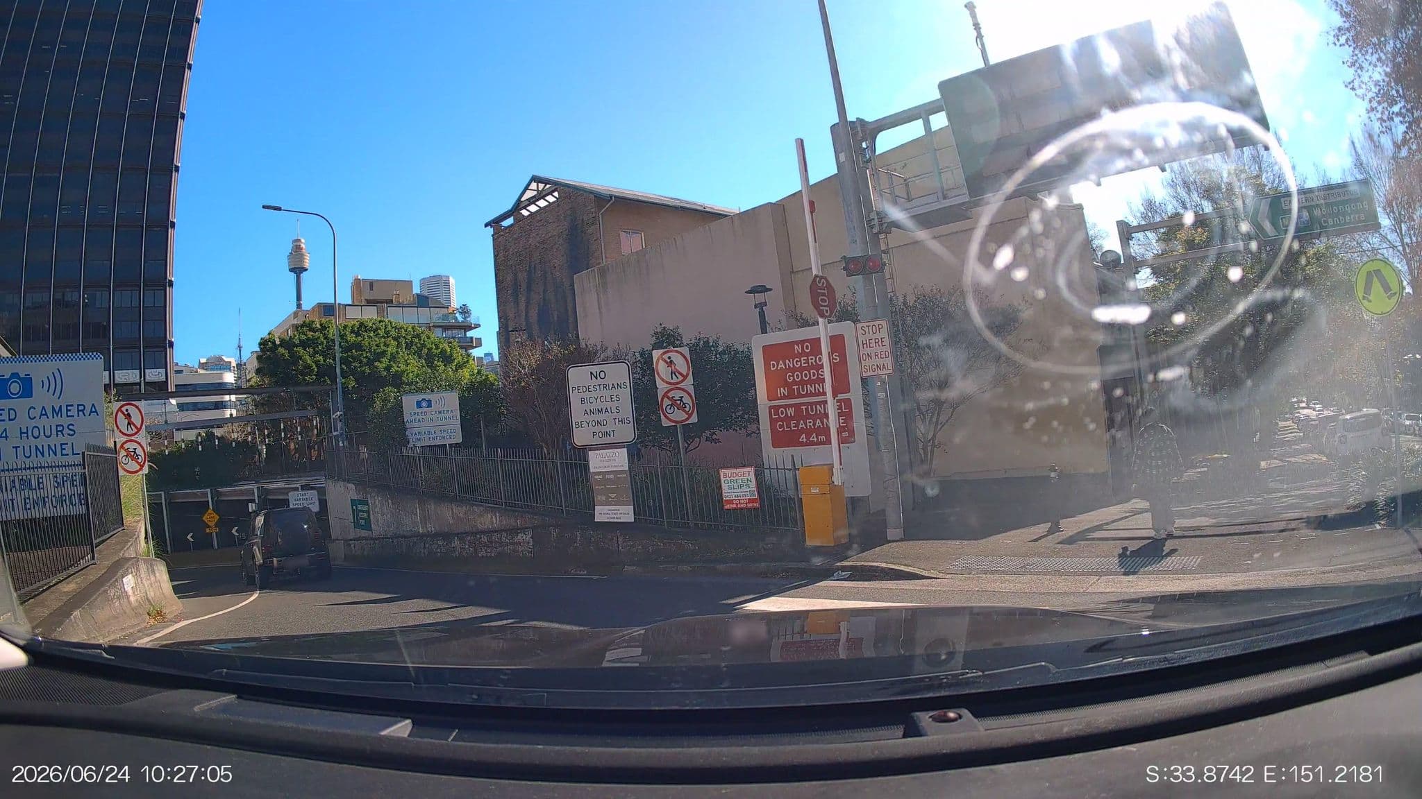 Street view near Red Star Backpackers, Woolloomooloo — © aHS (CC BY-SA · Mapillary)
