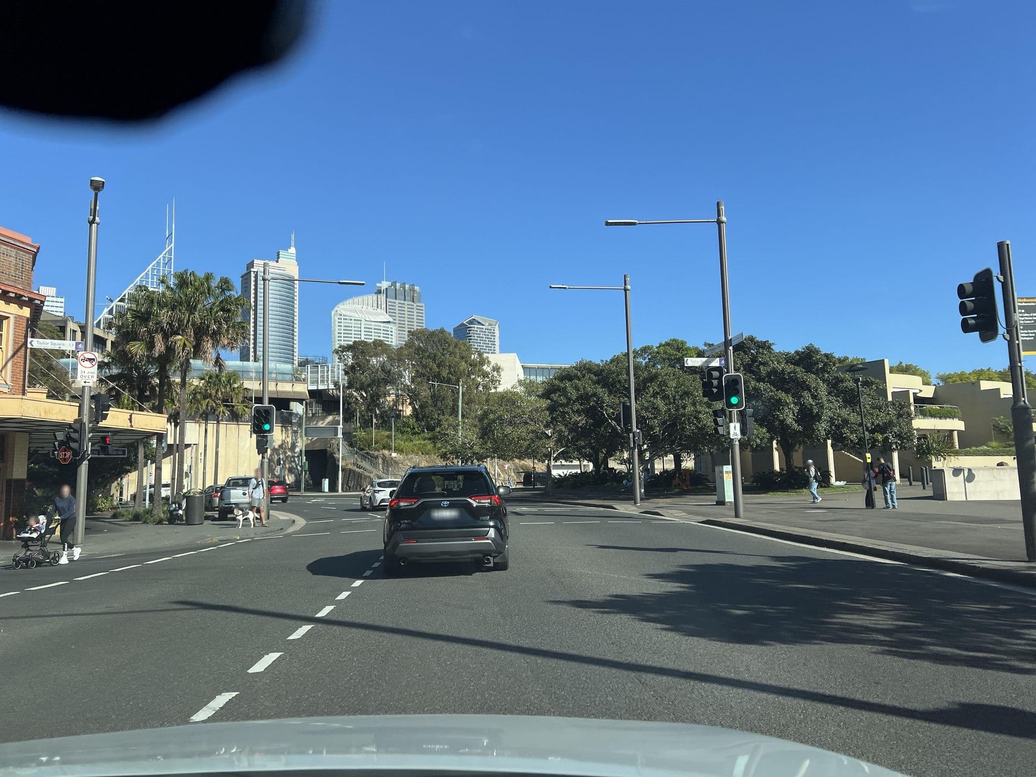 Street view near Australian Backpackers, Woolloomooloo — © jlstudio (CC BY-SA · Mapillary)