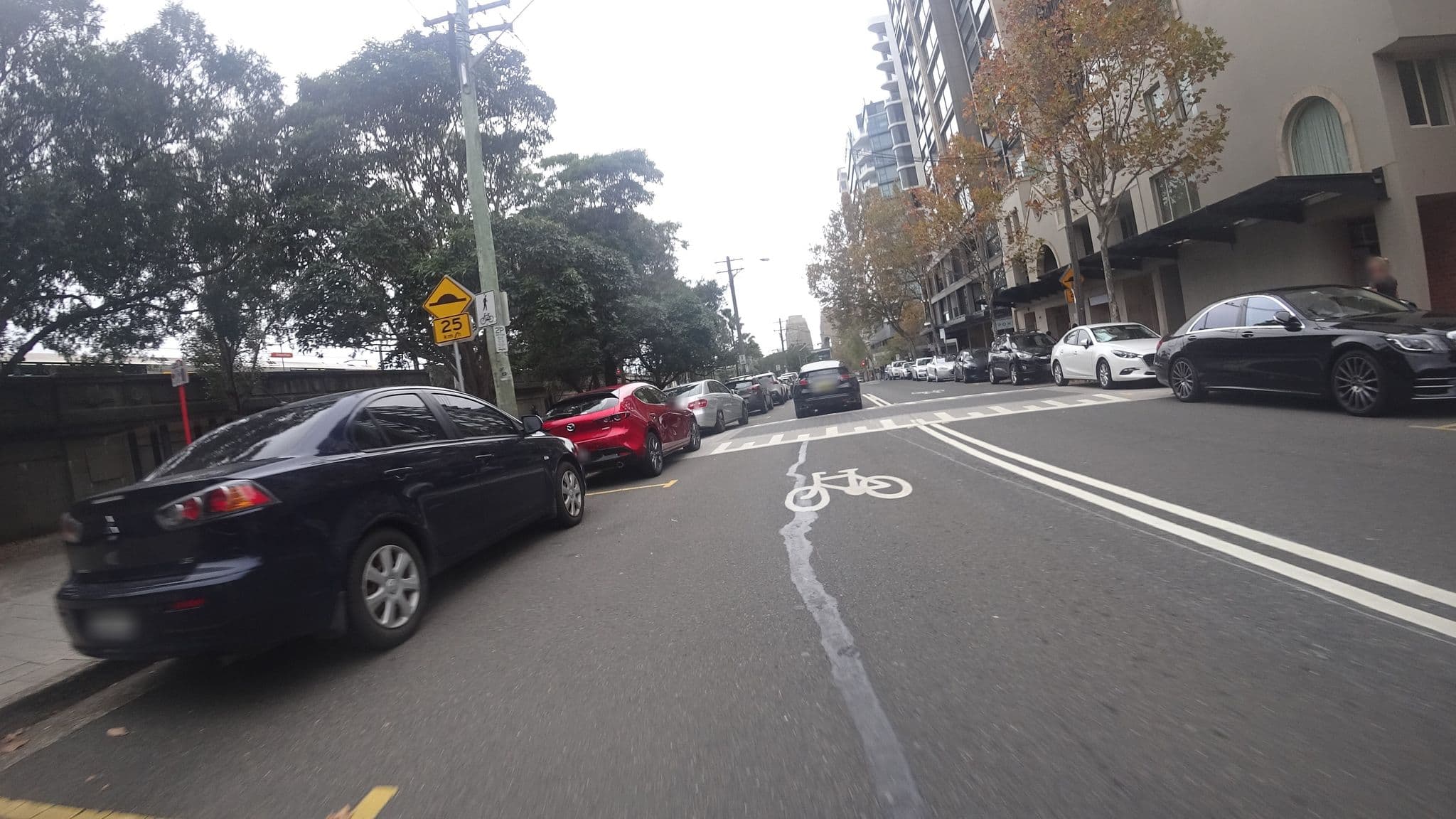 Street view near Kirribilli Village Apartments, Milsons Point — © aharvey (CC BY-SA · Mapillary)