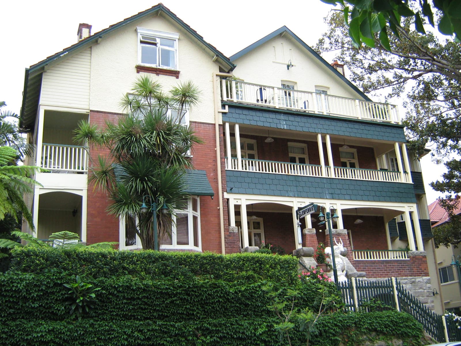 Glenferrie Lodge (via Wikimedia Commons, CC BY-SA 4.0)